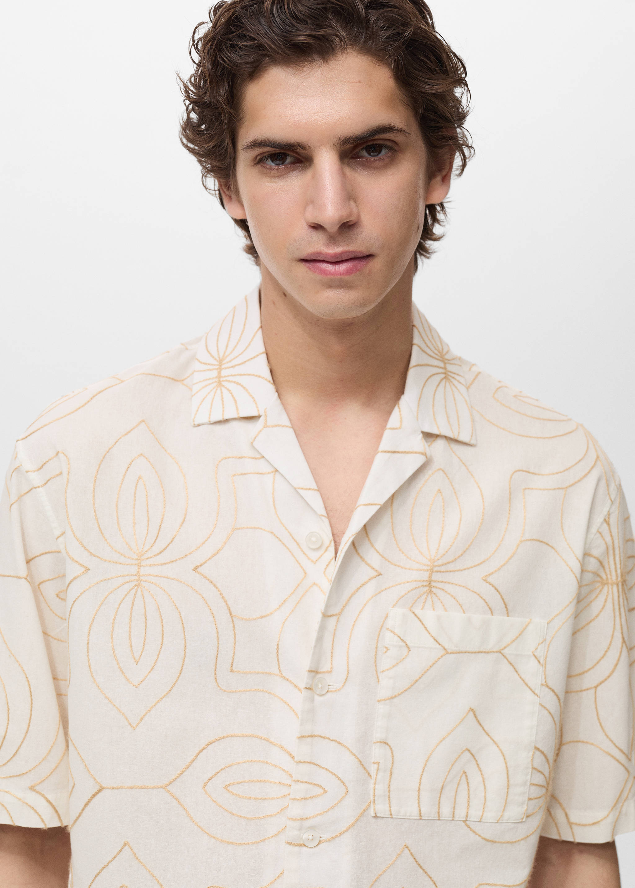 Shirt with embroidered bowling collar - Details of the article 1