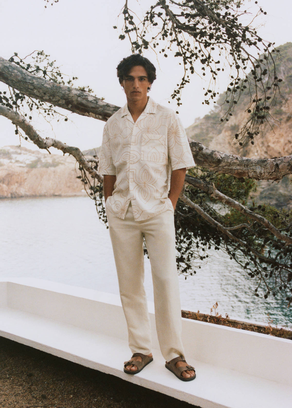 Shirt with embroidered bowling collar — White