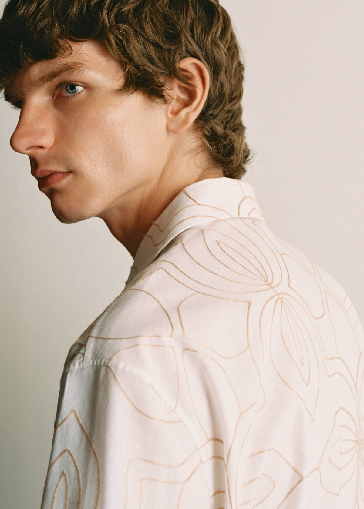 Shirt with embroidered bowling collar — White