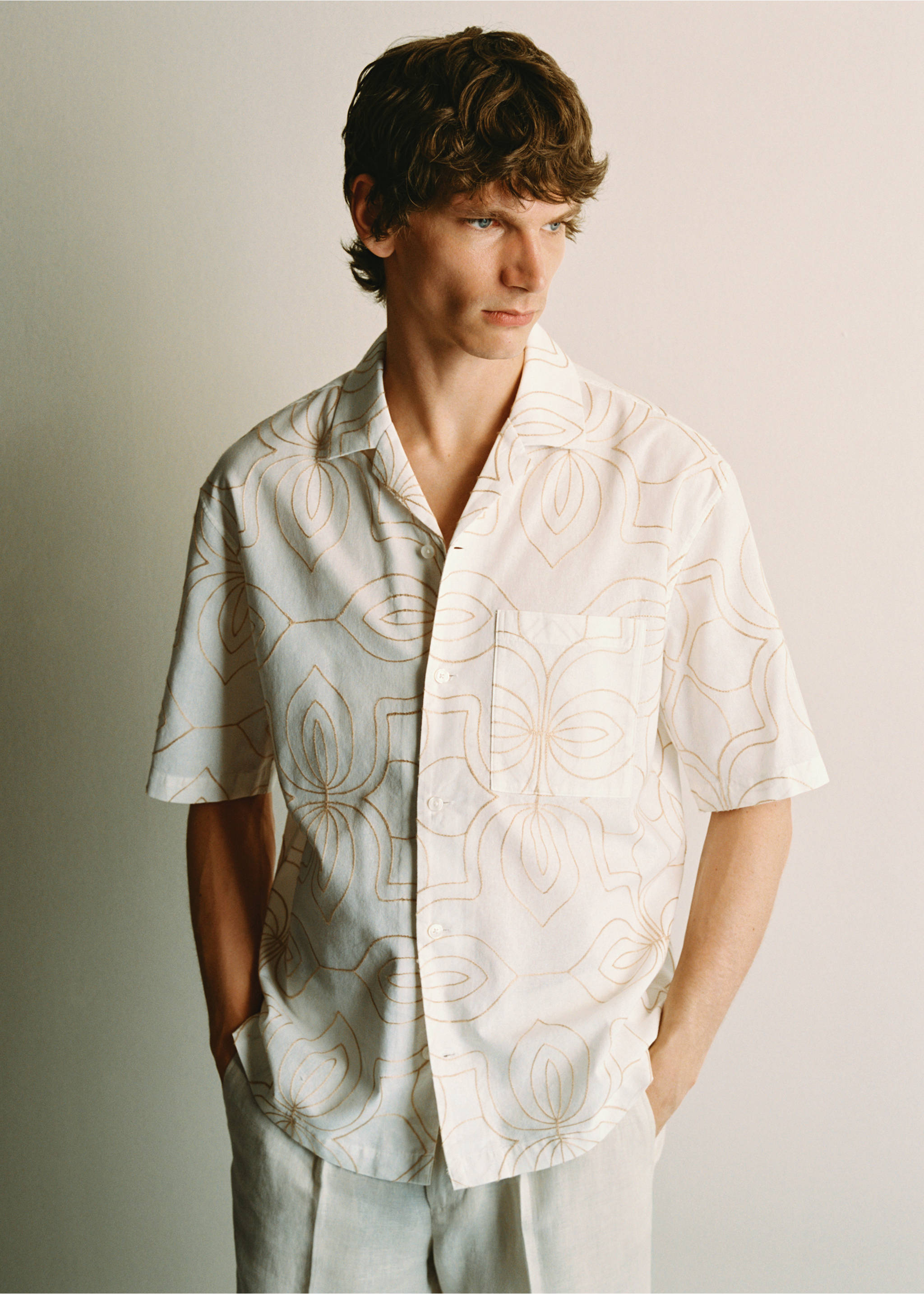 Shirt with embroidered bowling collar - Details of the article 3, White. Ref: 87059215-00.