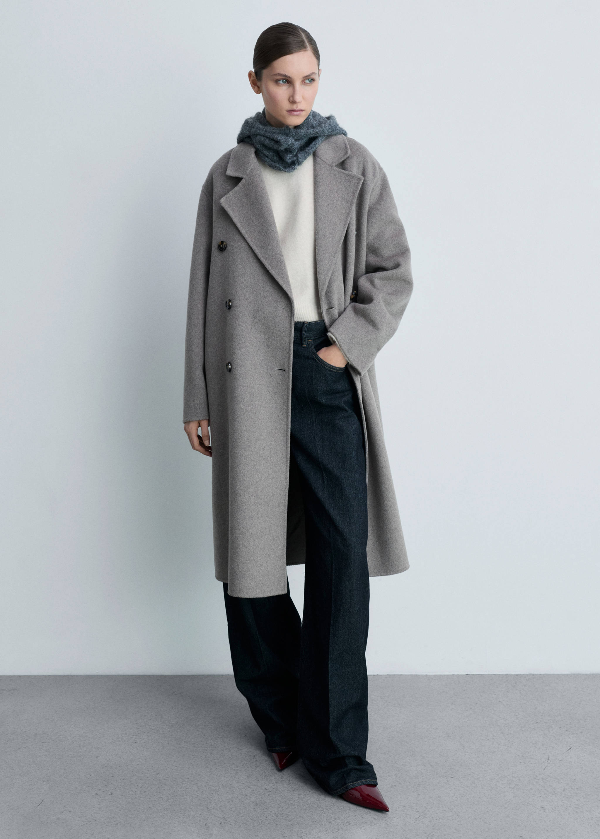 Patent-effect pointed-toe shoes - Details of the article 9