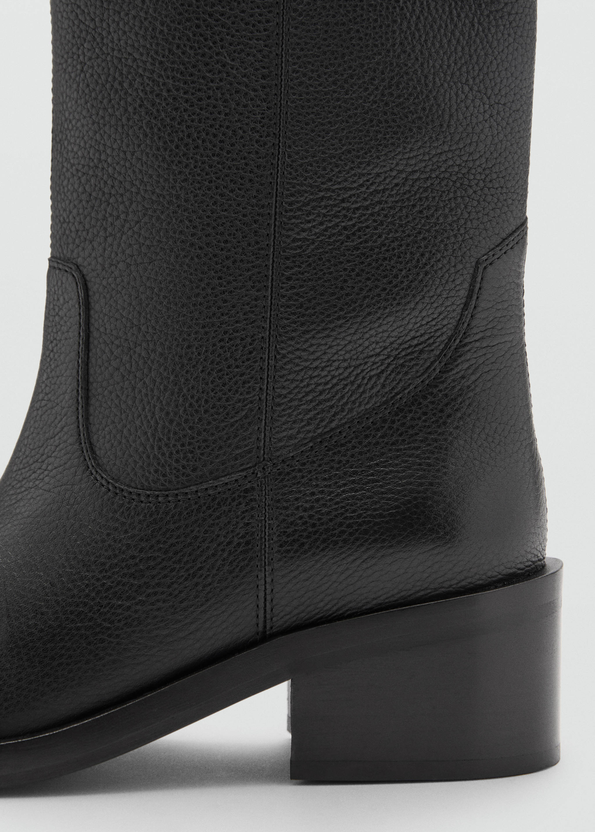 Squared toe leather ankle boots - Details of the article 2