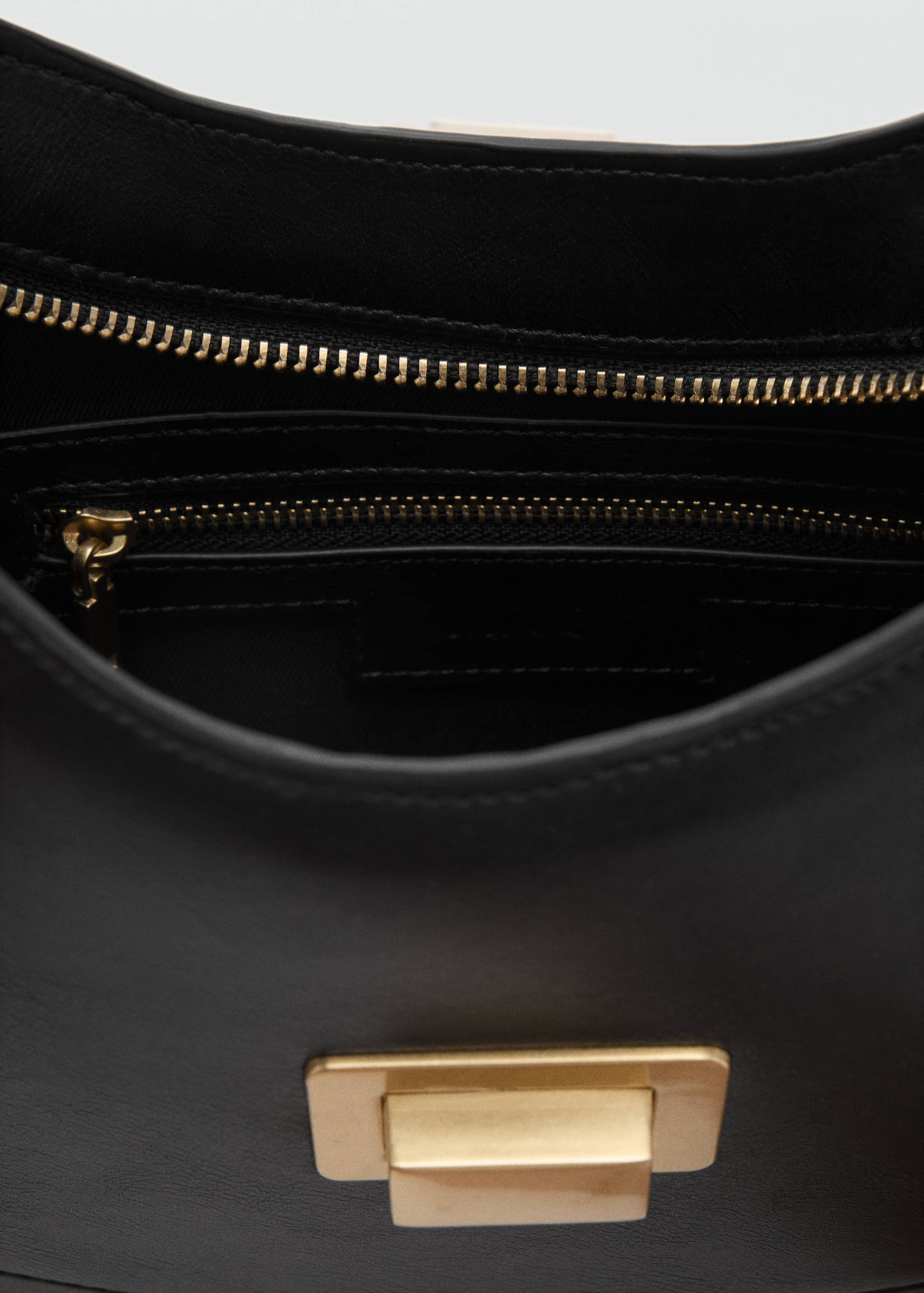 Shoulder bag with metal closure - Details of the article 1