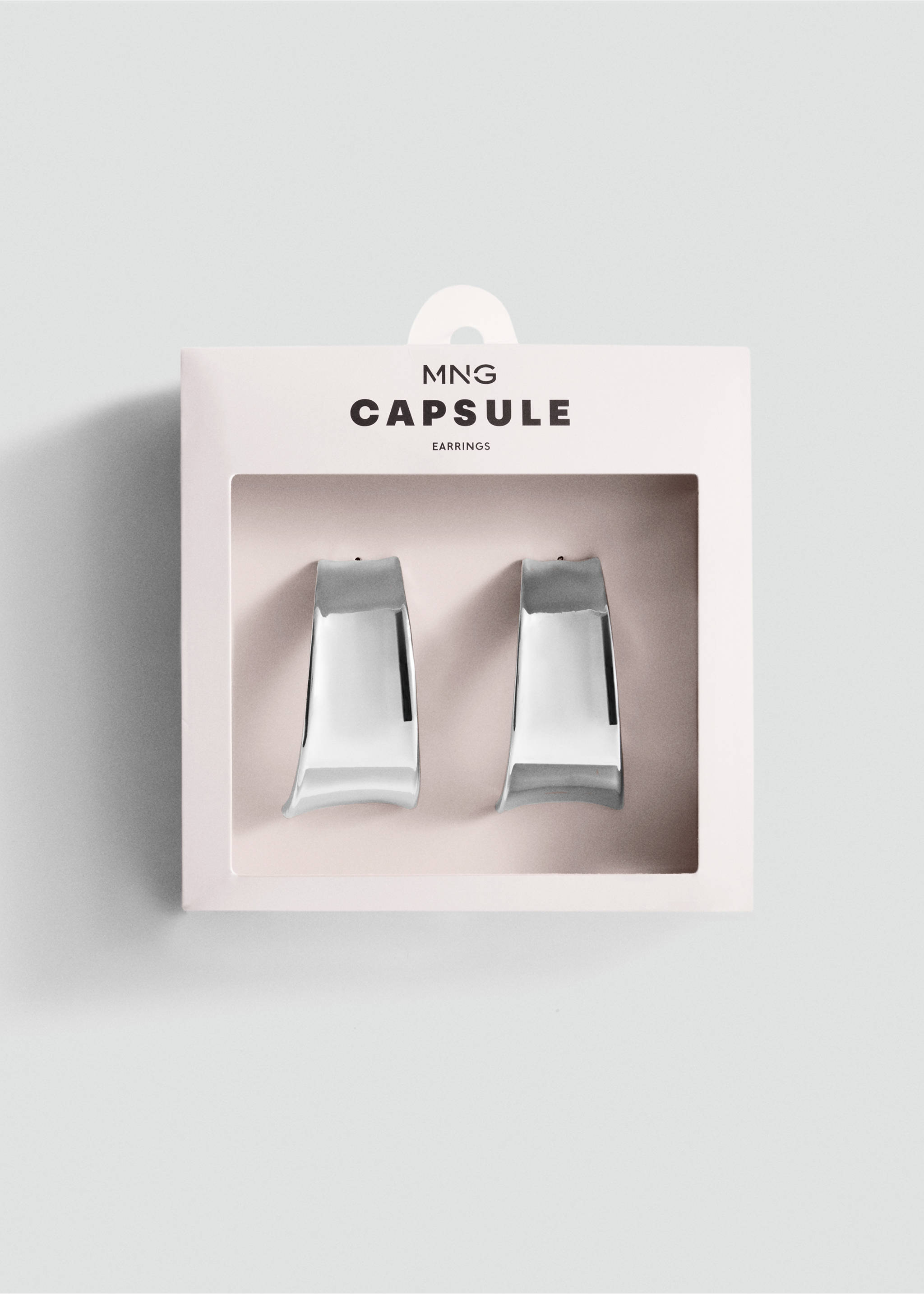 Wavy maxi relief earrings - Details of the article 1, Silver. Ref: 87060423-00.