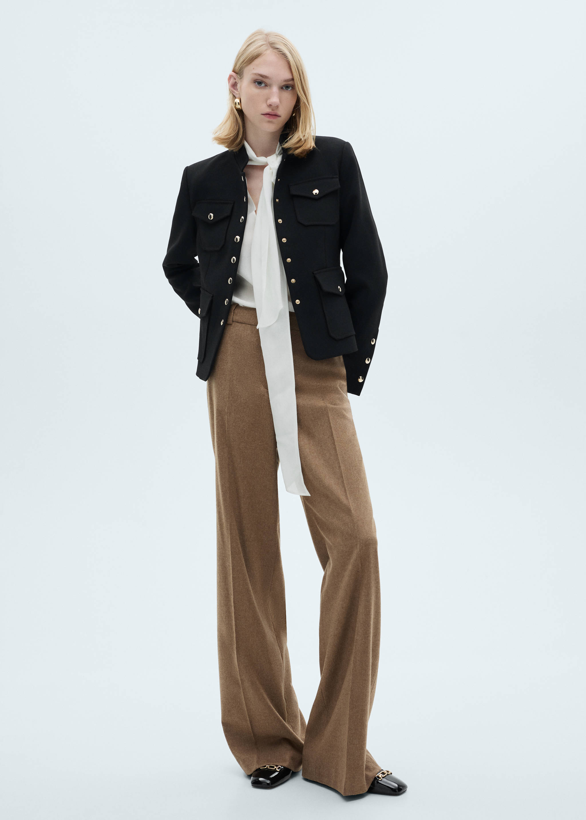 Chaqueta bolsillos detalle botones - Plano general