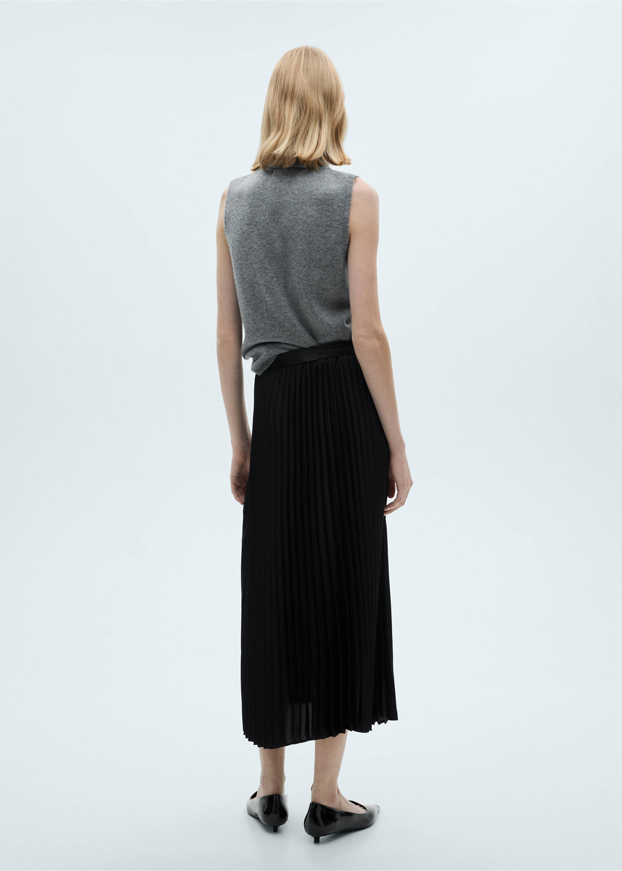 Straight pleated skirt - Reverse of the article, Black. Ref: 87060447-00.