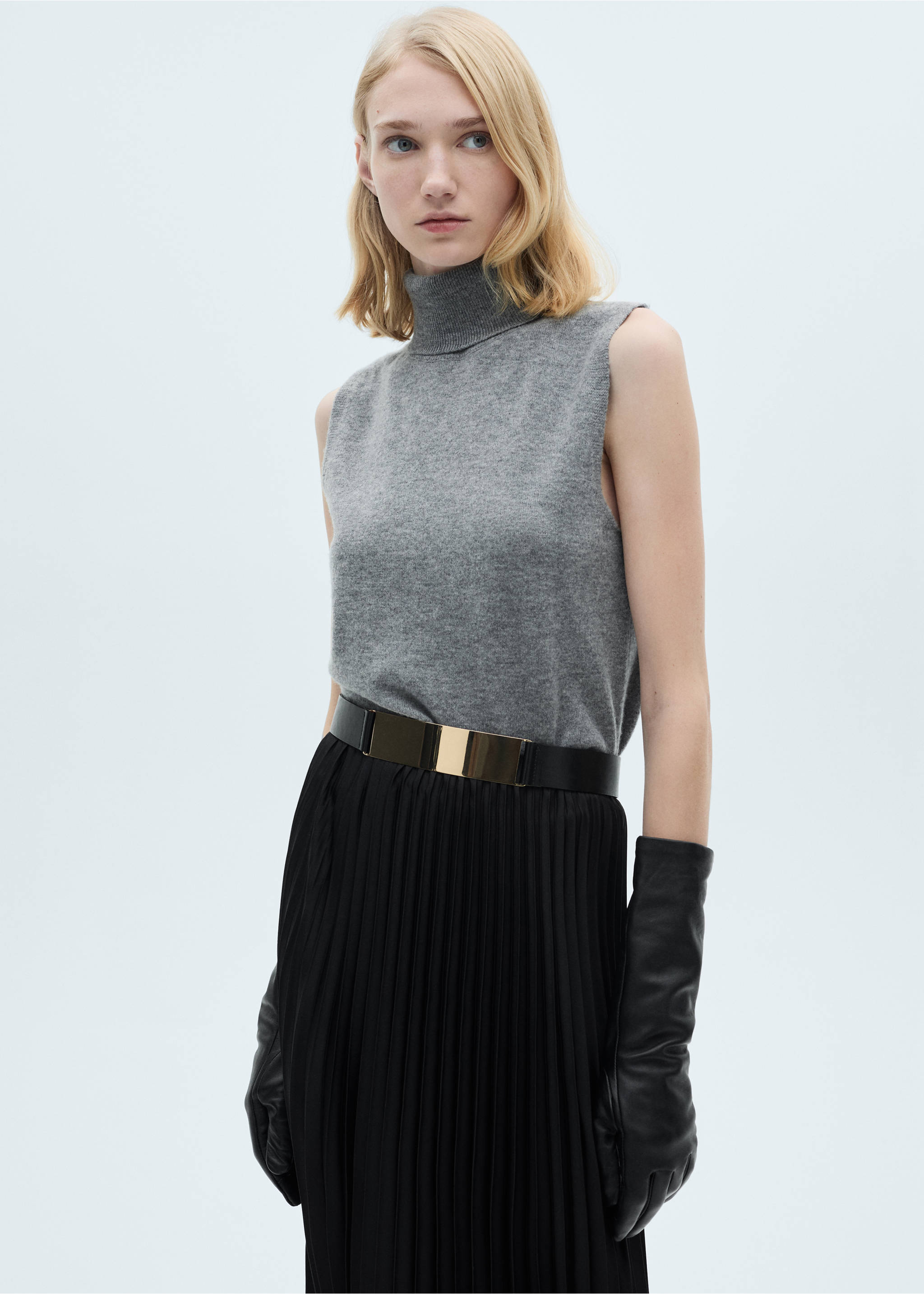 Straight pleated skirt - Details of the article 1, Black. Ref: 87060447-00.