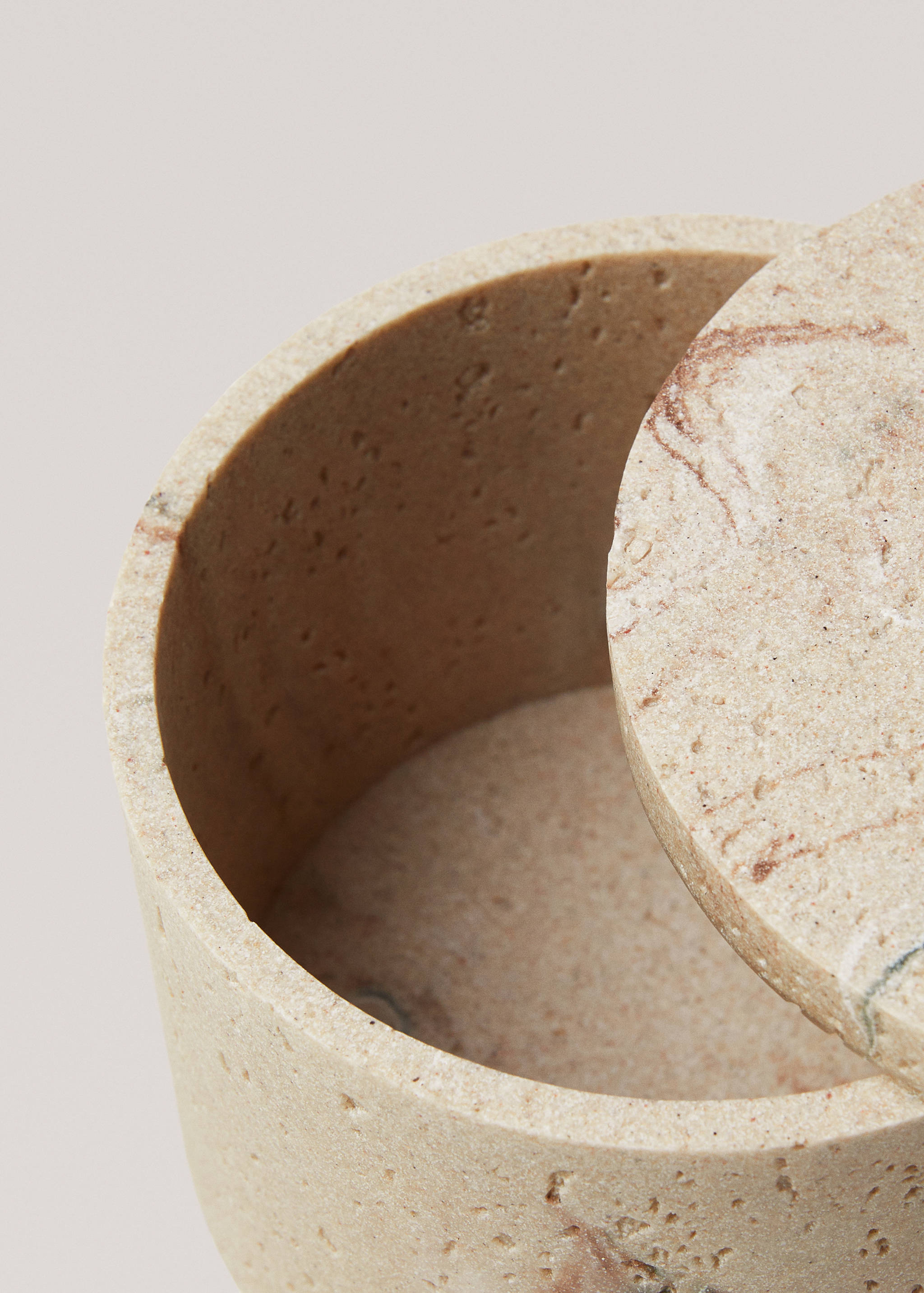 Medium marble-effect resin bottle - Details of the article 2