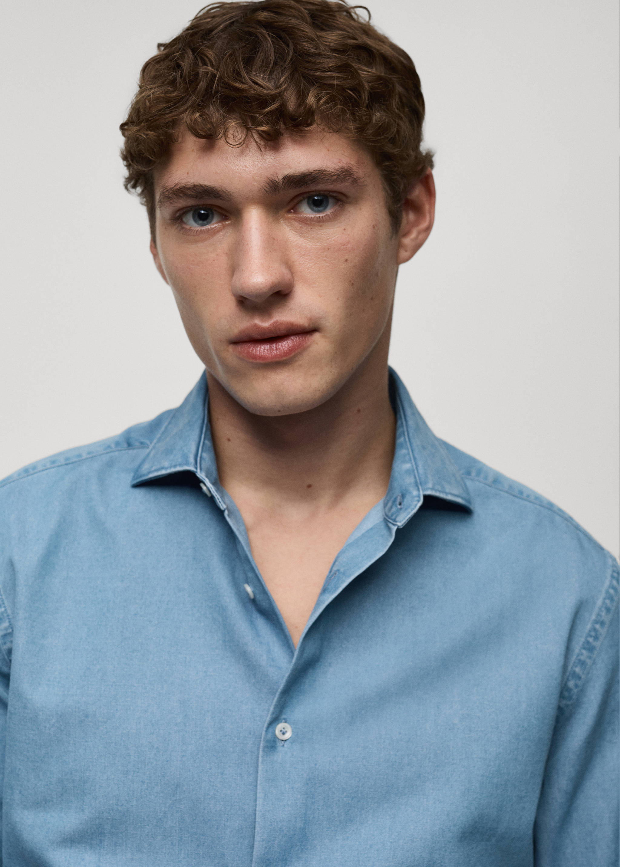 100% cotton chambray shirt - Details of the article 1