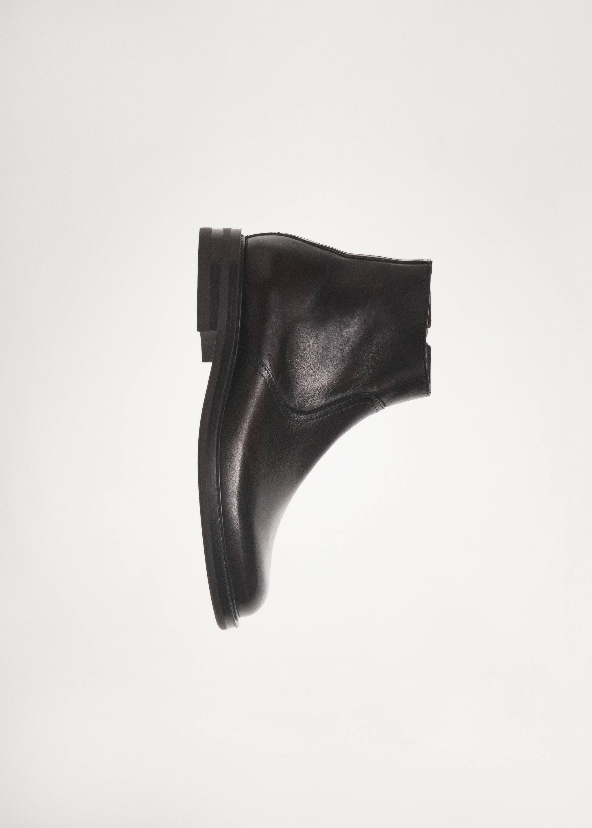 Zipped leather ankle boots - Details of the article 9