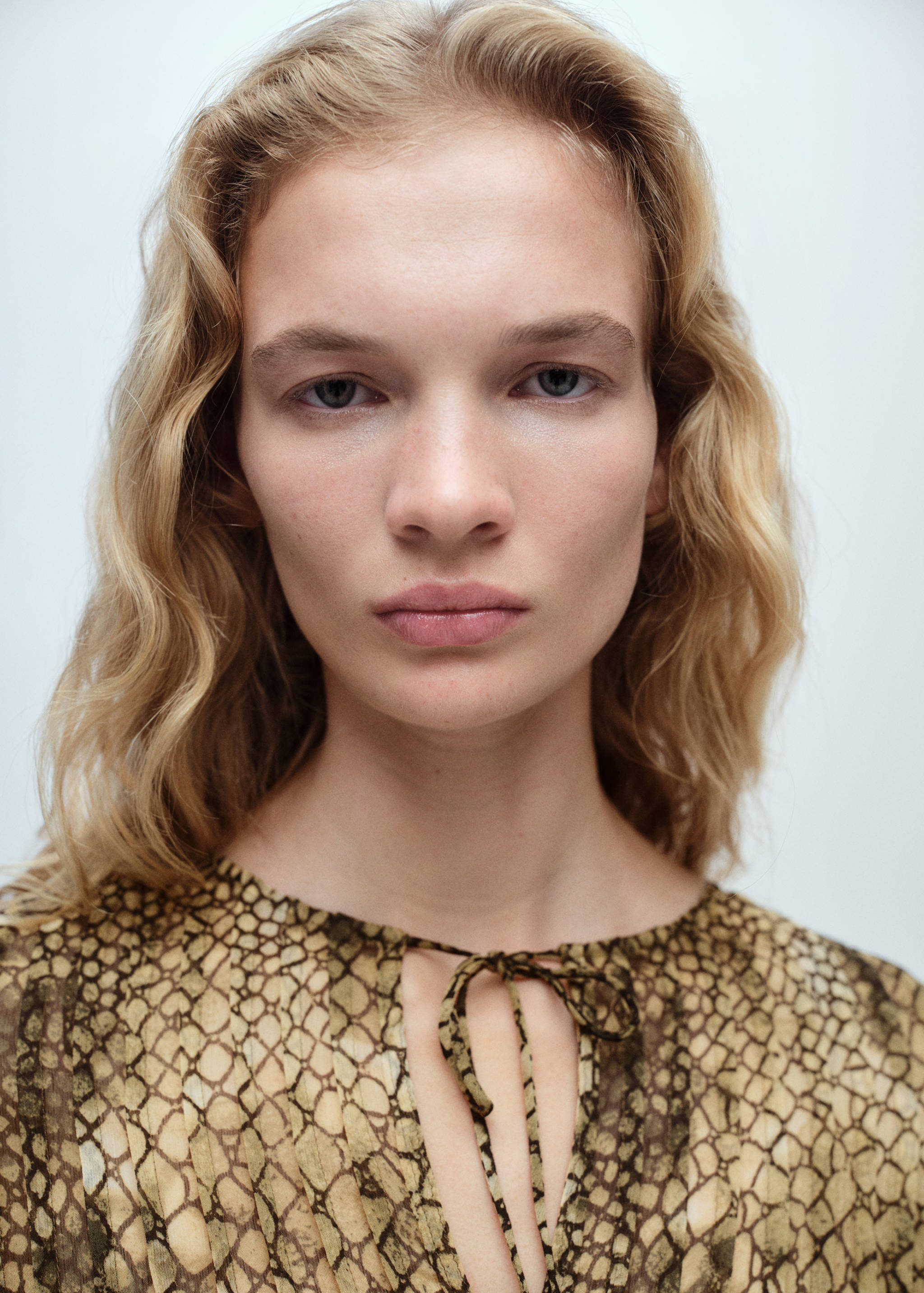 Puffed-sleeve printed shirt - Details of the article 1