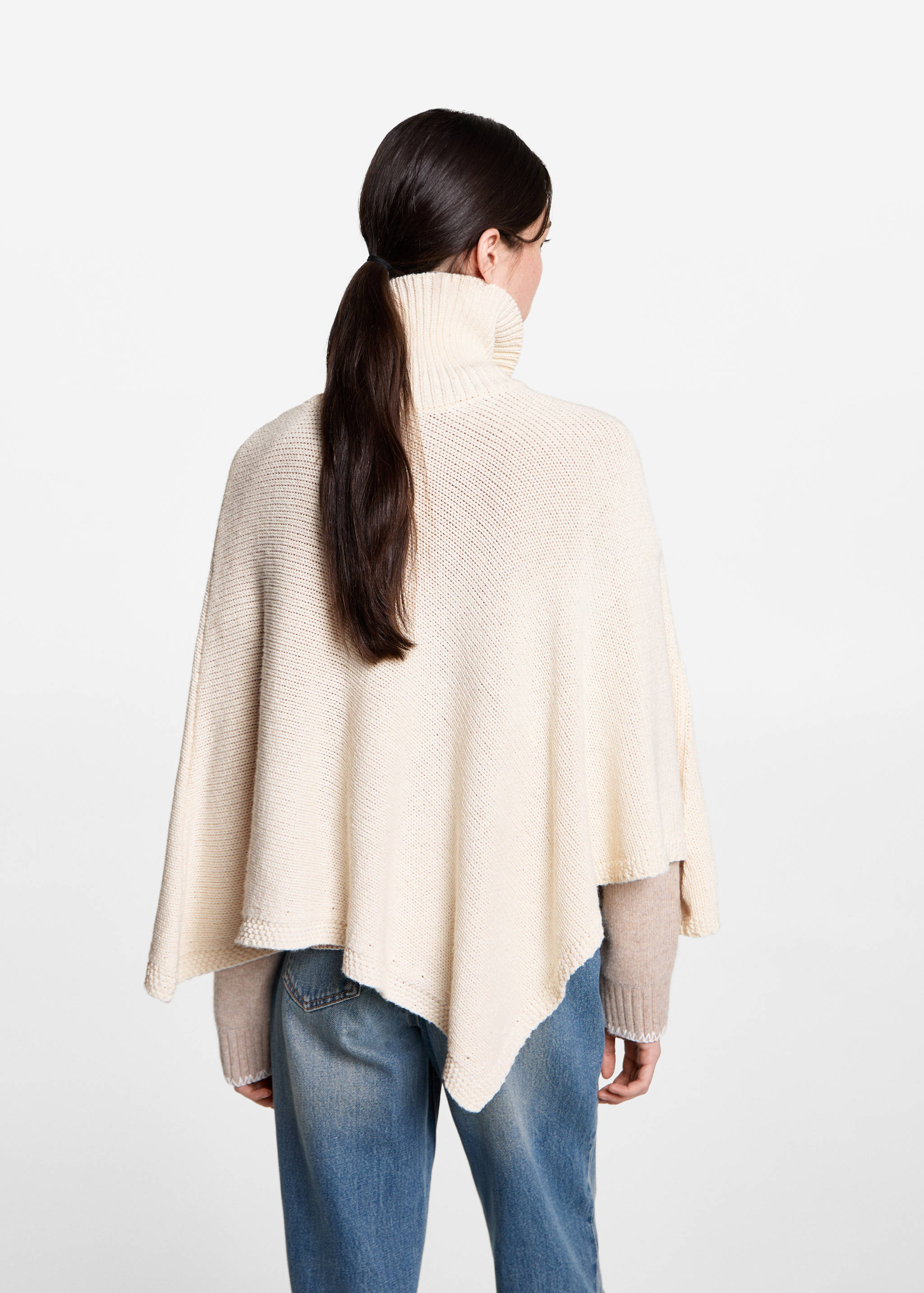Knit poncho - Reverse of the article