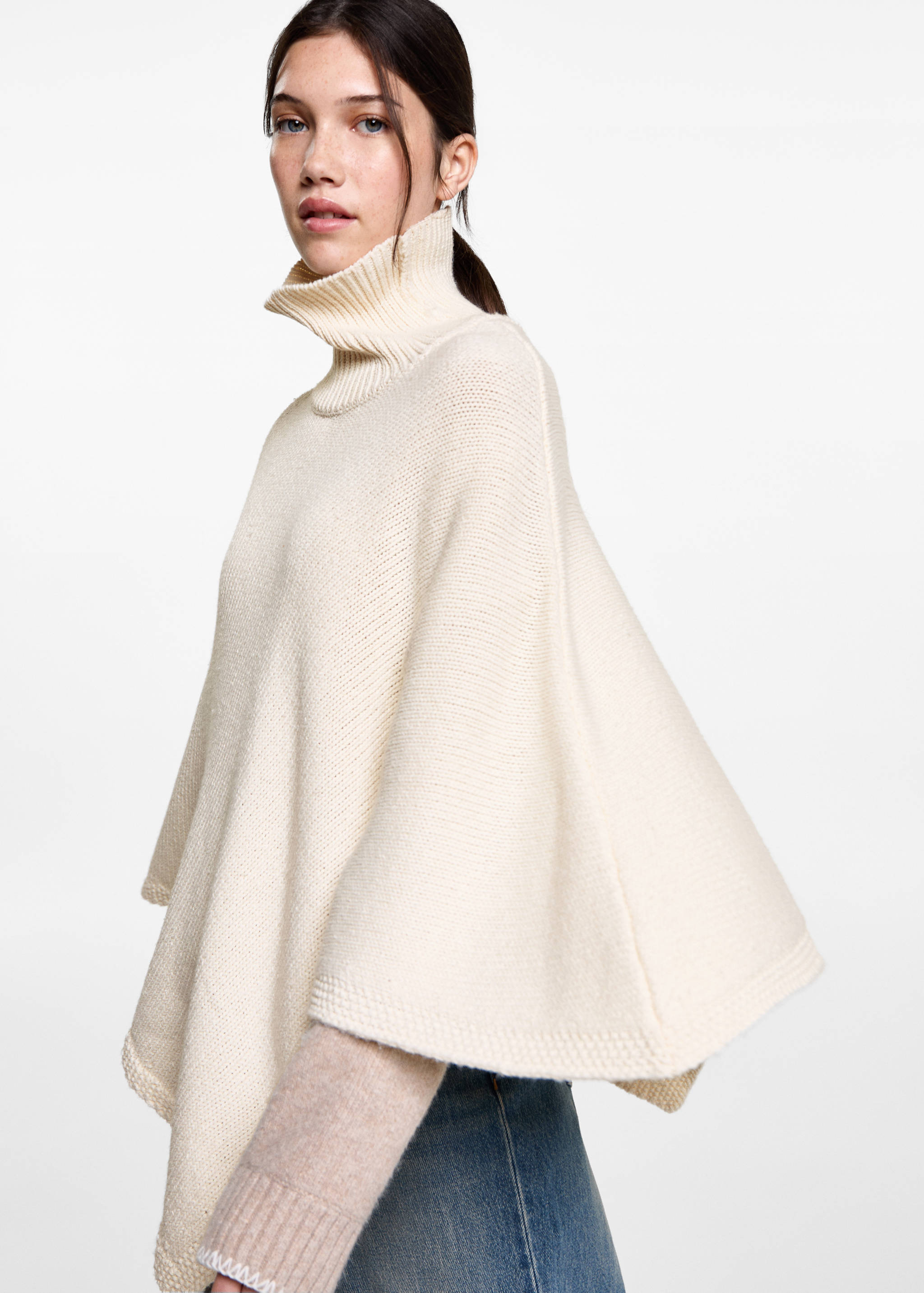 Knit poncho - Details of the article 1