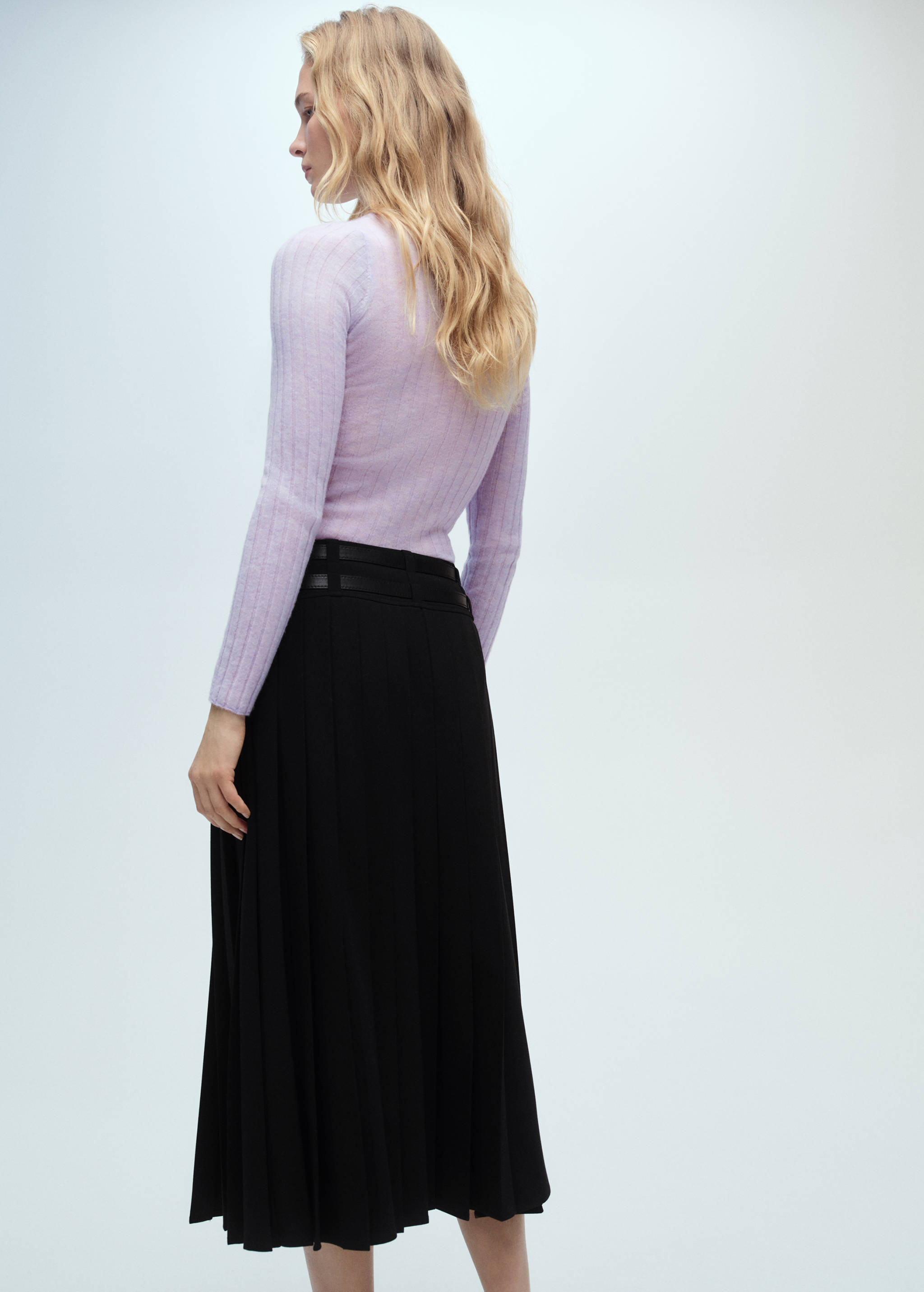Double-belted pleated skirt - Reverse of the article