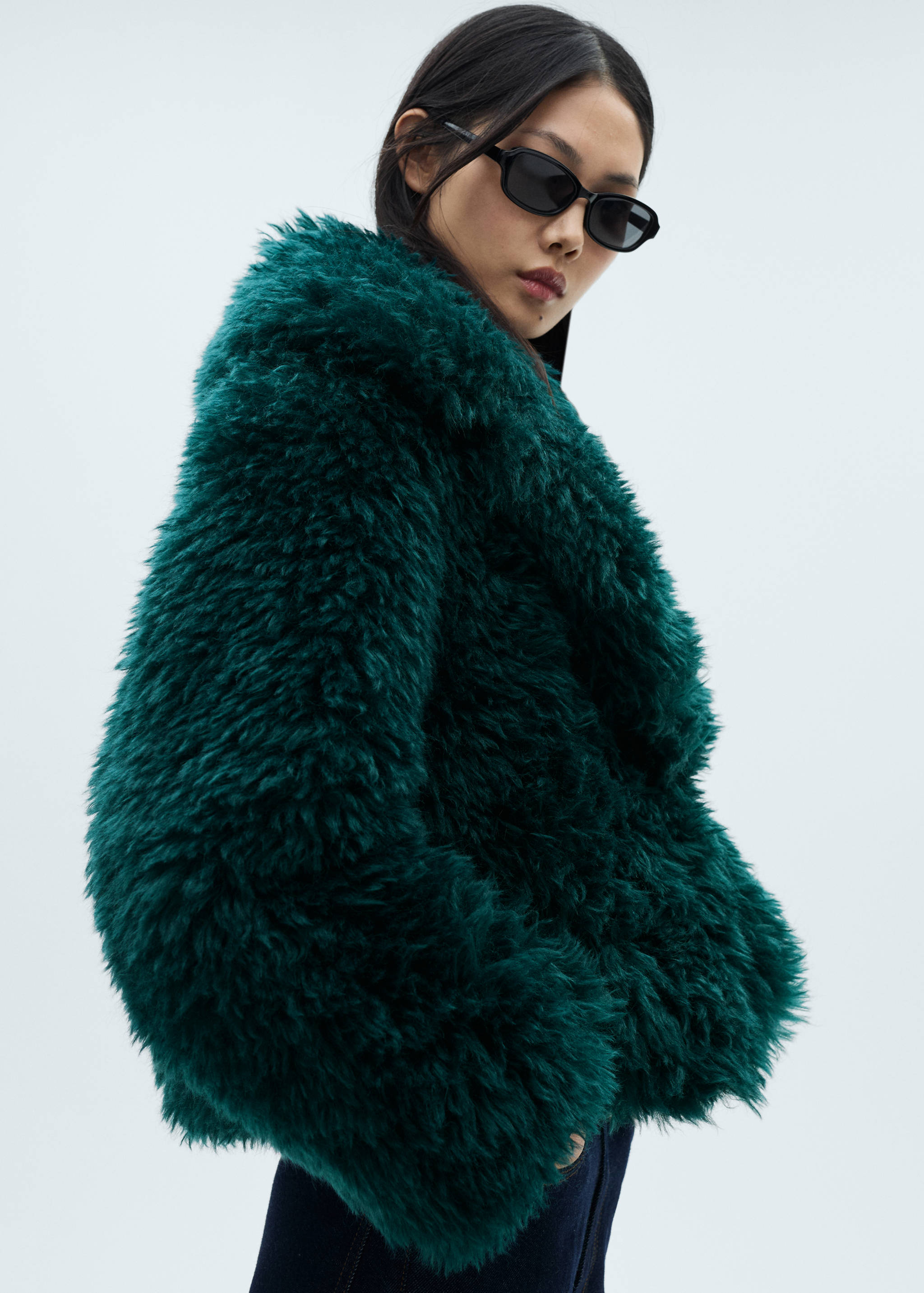 Faux-fur coat with lapels - Details of the article 1