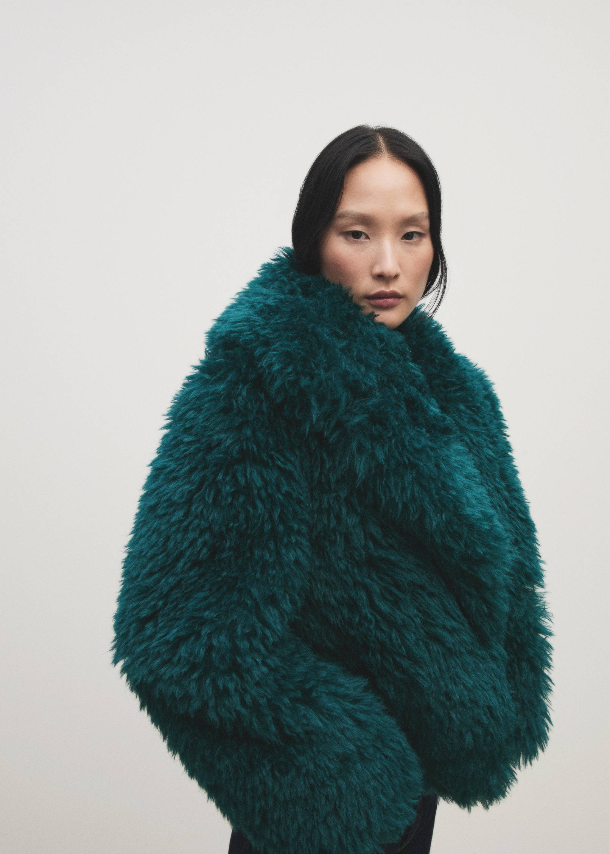 Faux-fur coat with lapels - Details of the article 6
