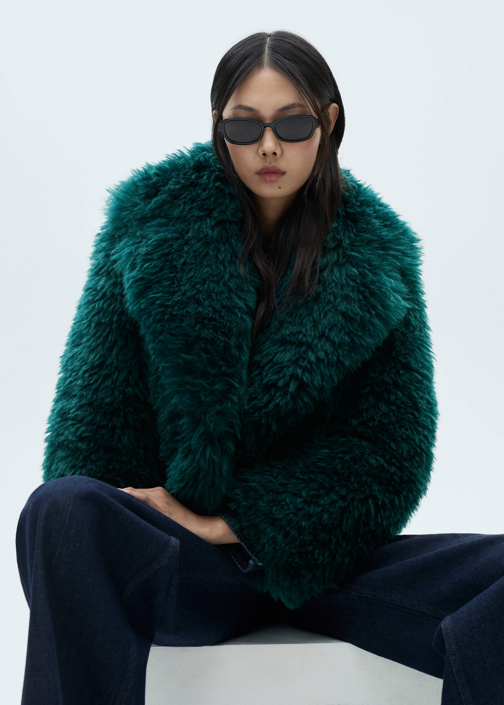 Faux-fur coat with lapels - Details of the article 2