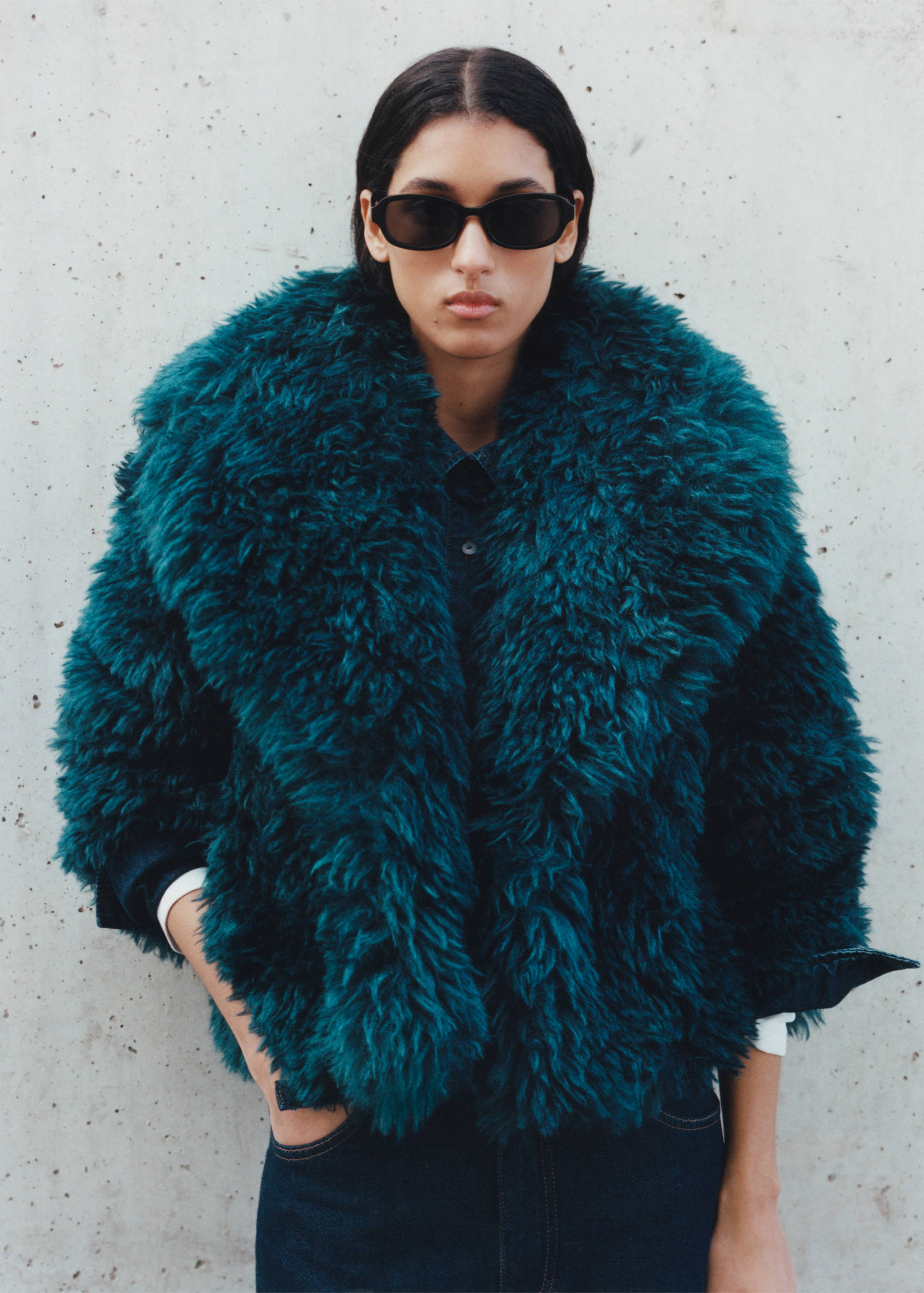 Faux-fur coat with lapels - Details of the article 7