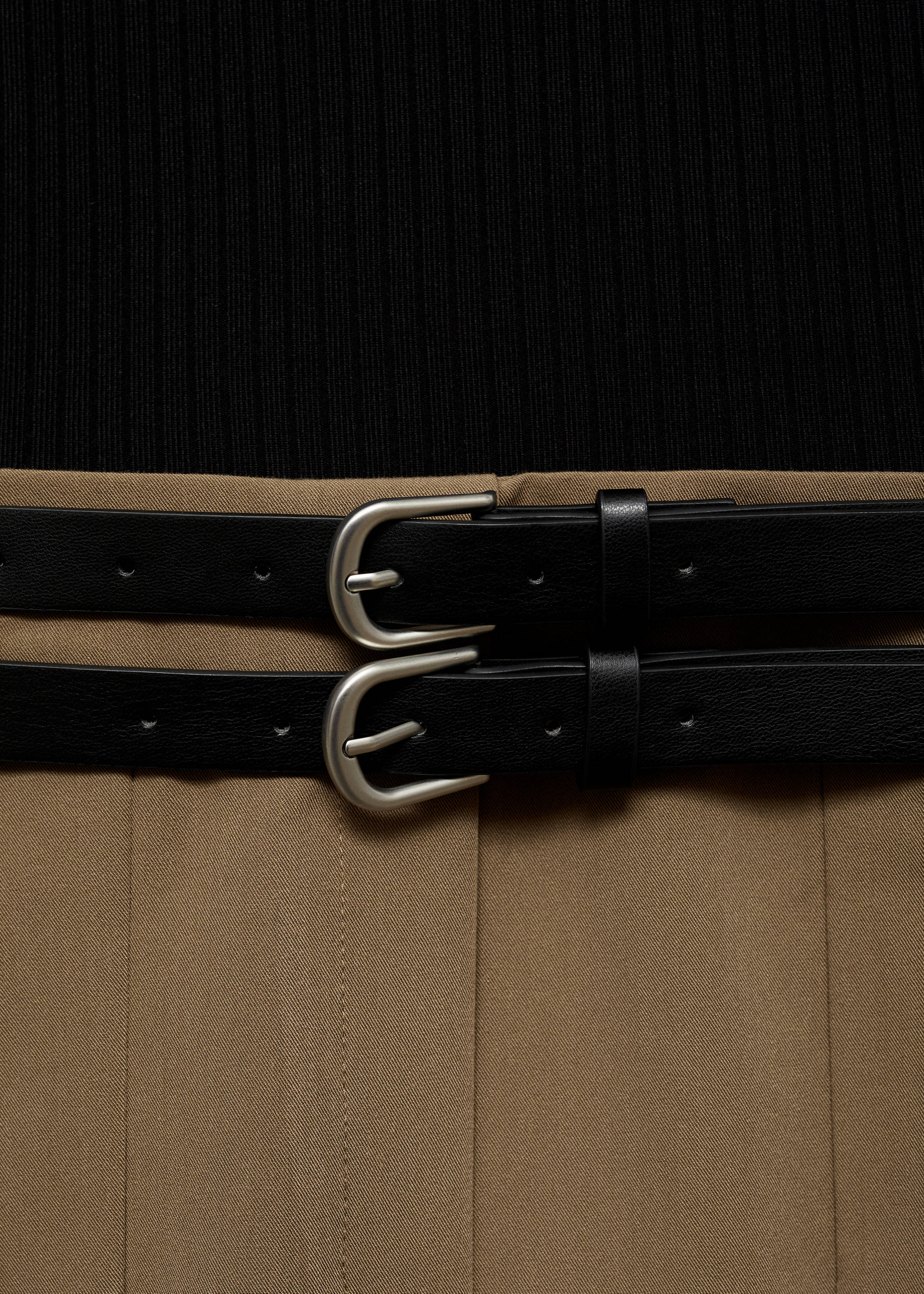 Dress with pleats and belt - Details of the article 8