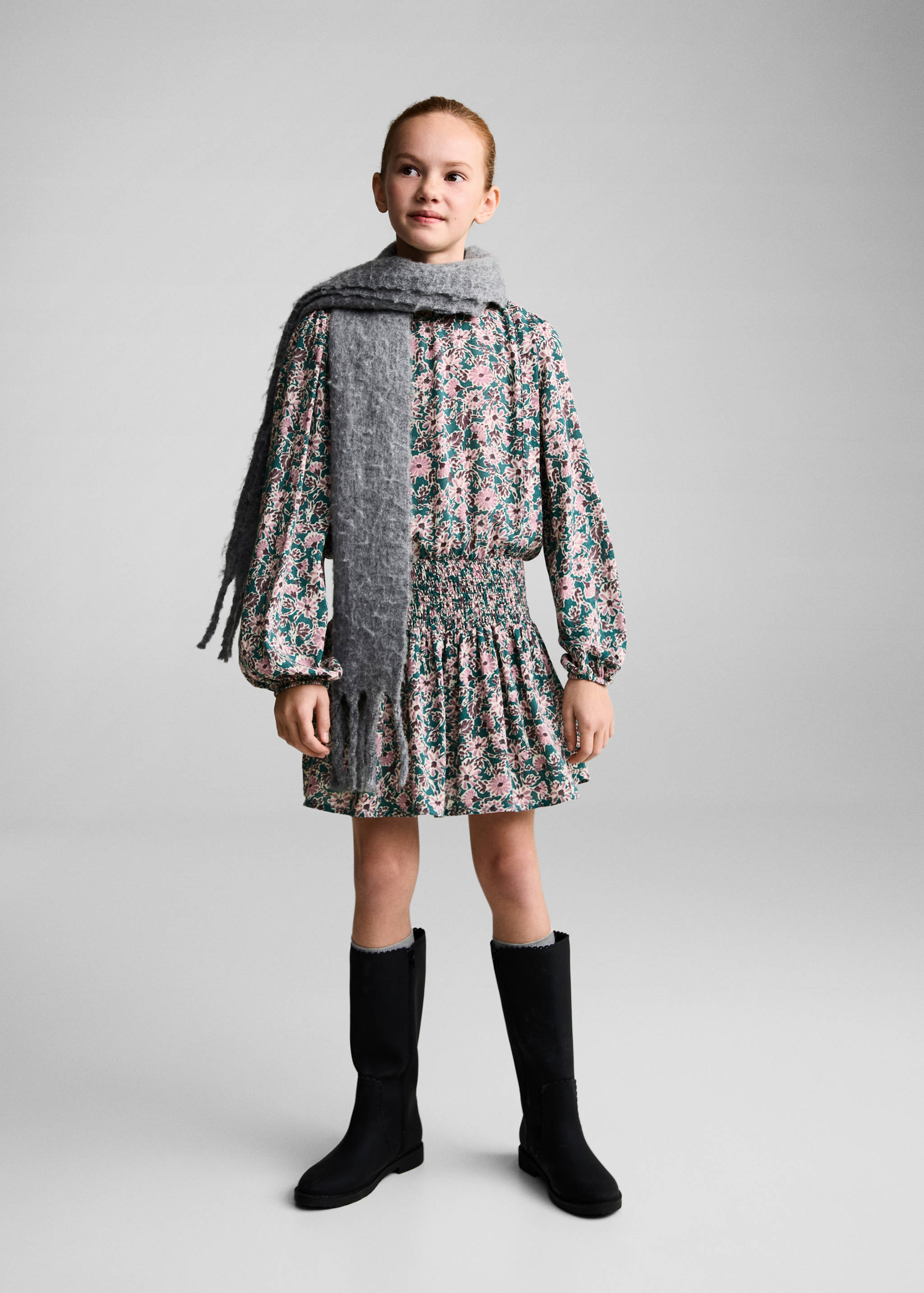 Vestido flores detalle fruncido - Plano general