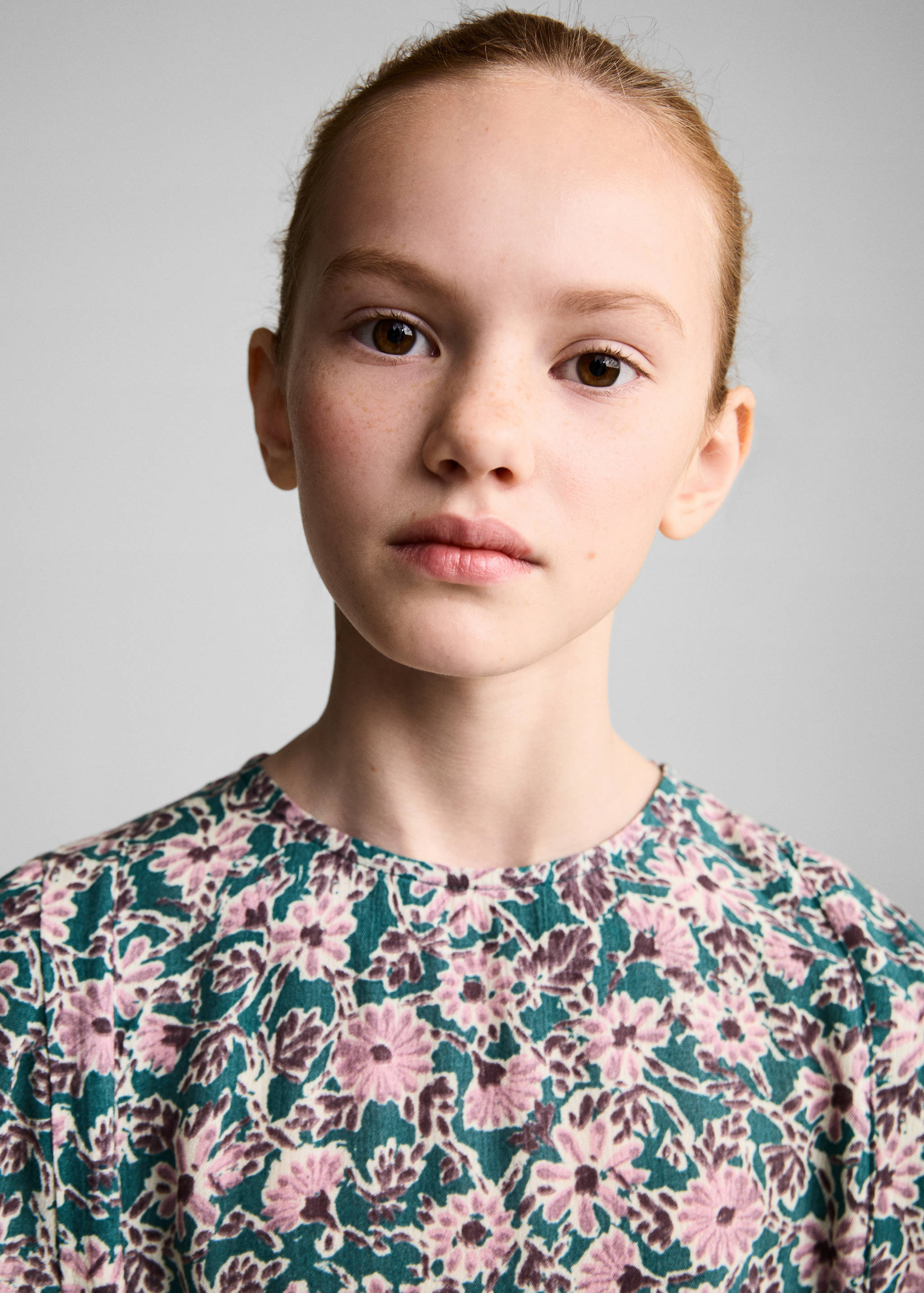 Vestido flores detalle fruncido - Detalle del artículo 1