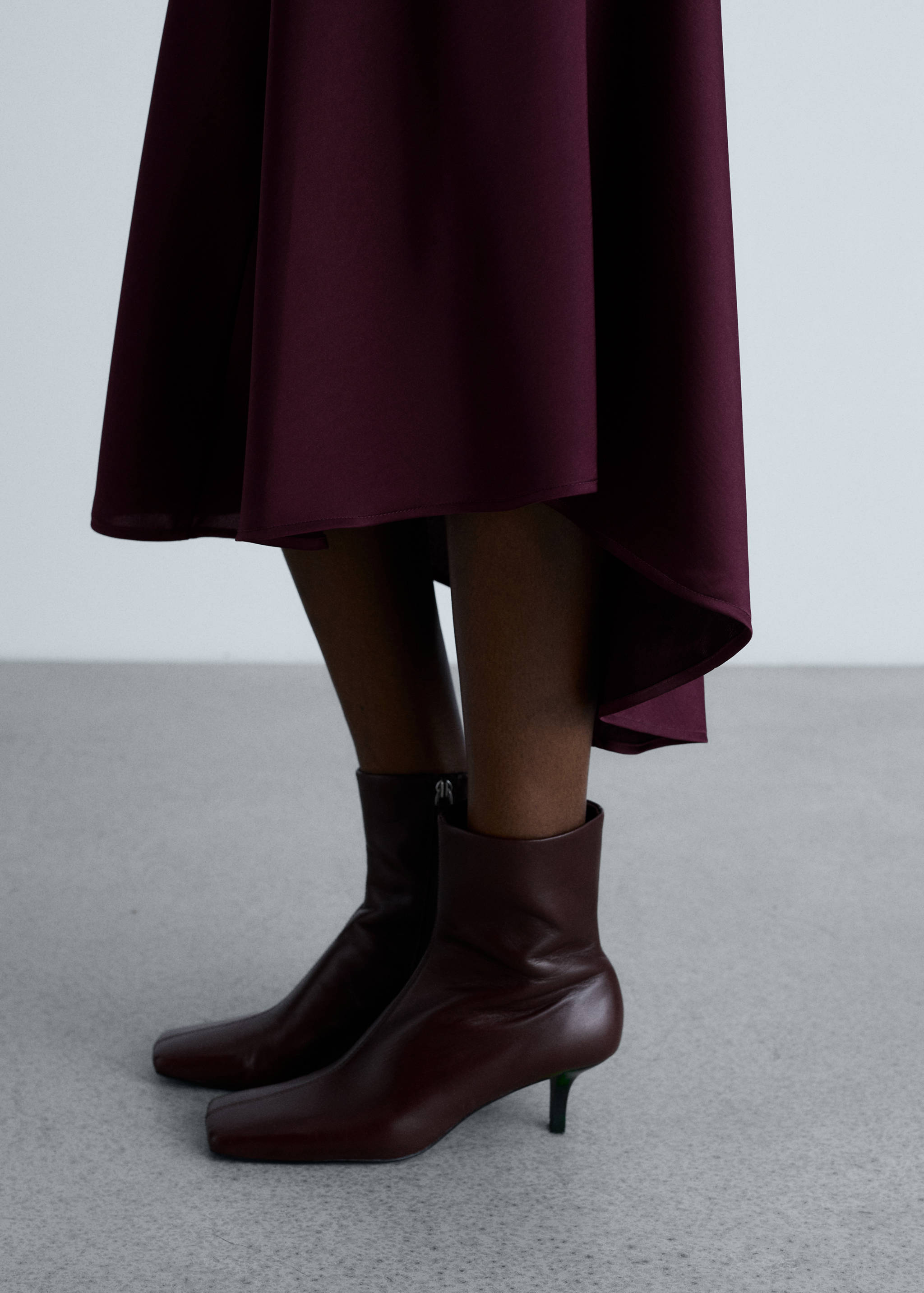 Satin dress with seam detail - Details of the article 6