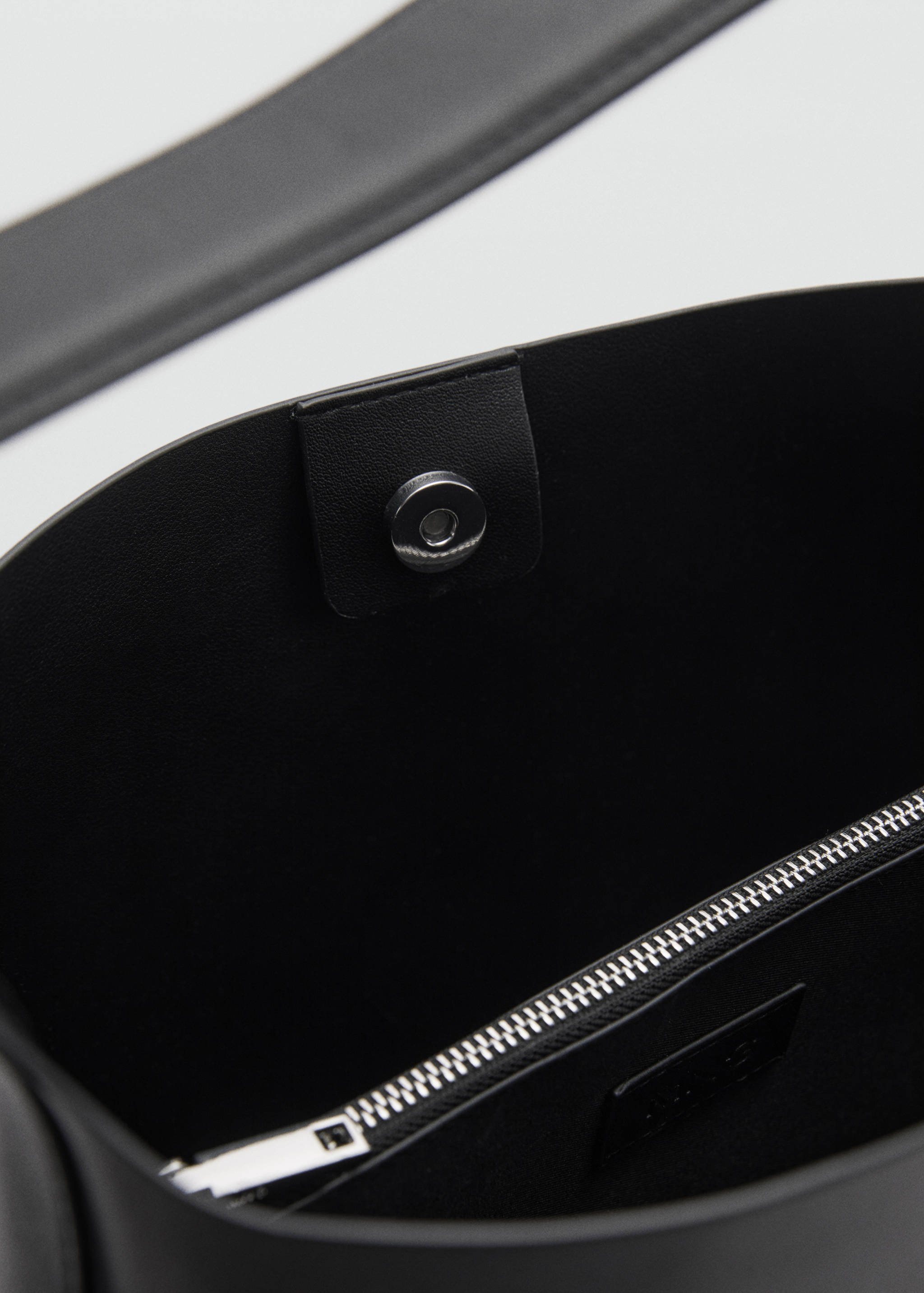 Shopper bag with buckle - Details of the article 2