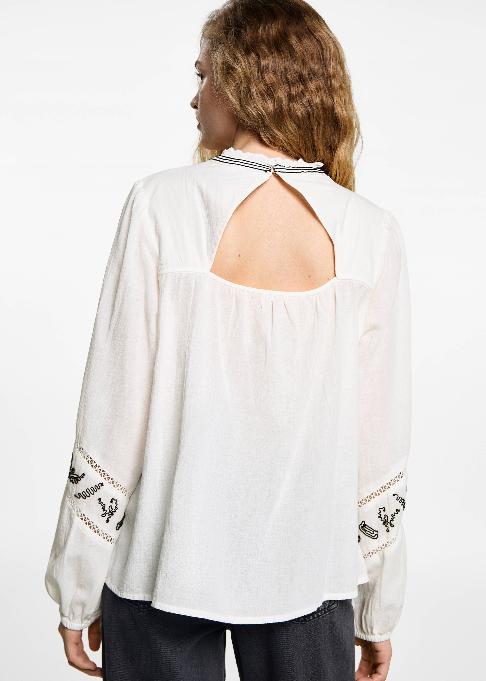 Cotton embroidered blouse - Reverse of the article