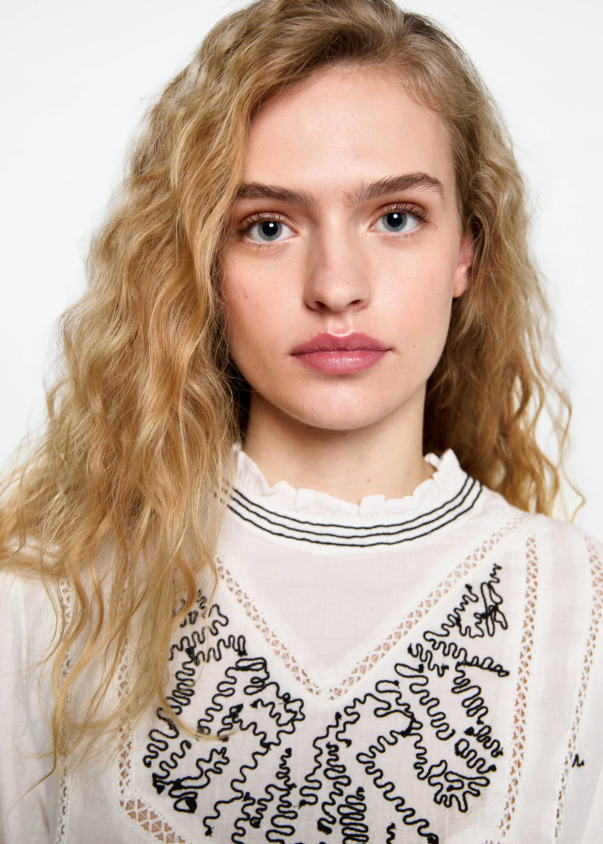 Cotton embroidered blouse - Details of the article 1