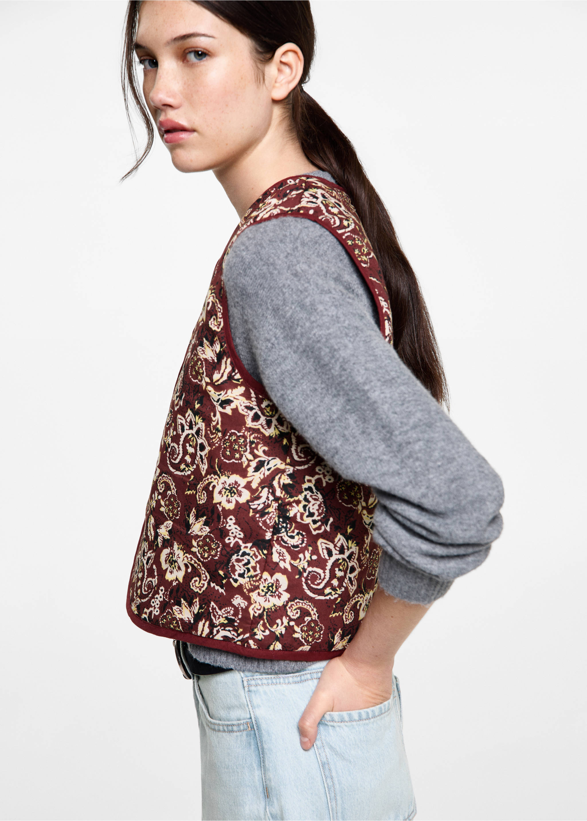 Cropped printed vest - Details of the article 1, Maroon. Ref: 87061513-00.