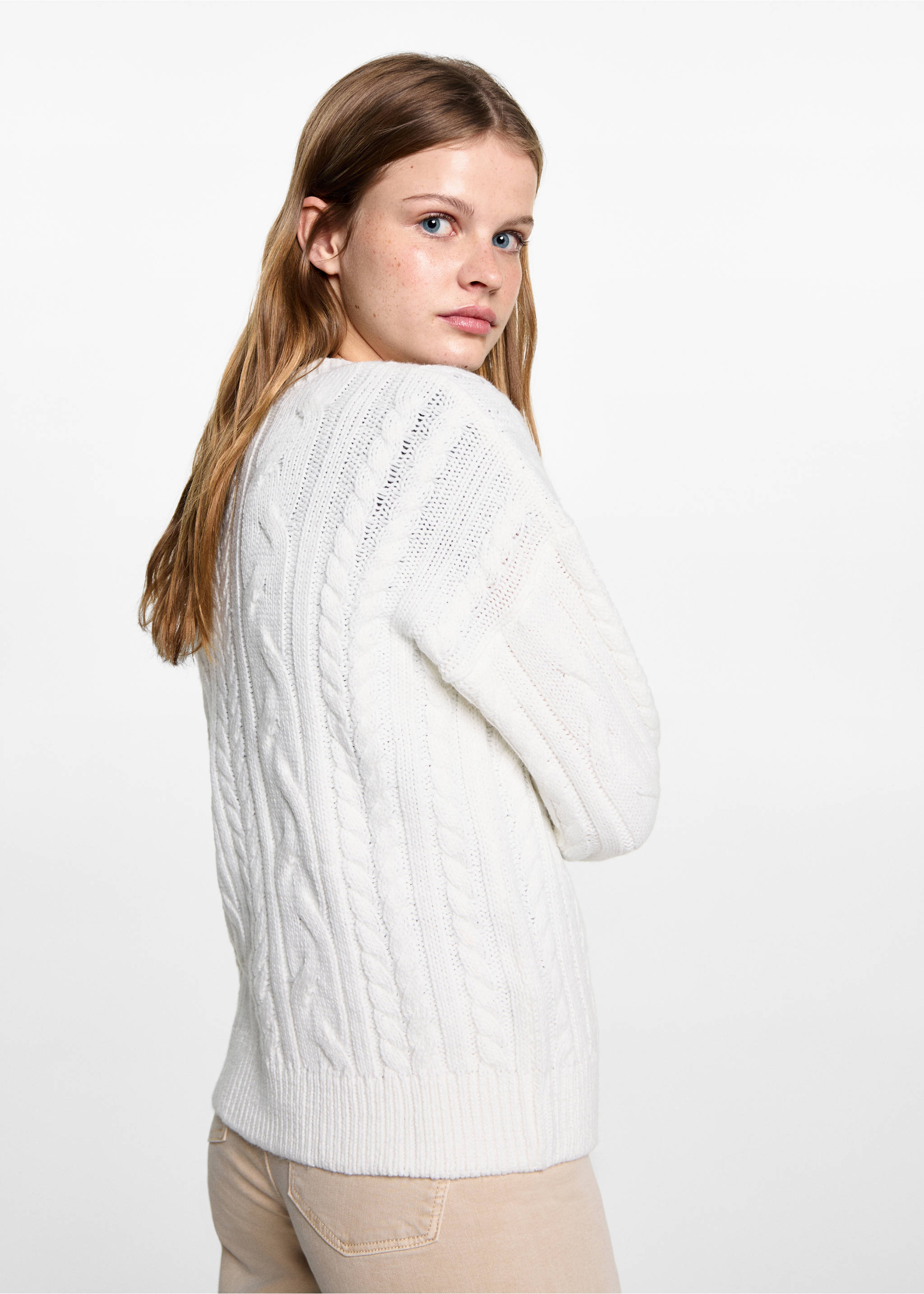 Cable-knit sweater - Reverse of the article, Off White. Ref: 87061514-00.