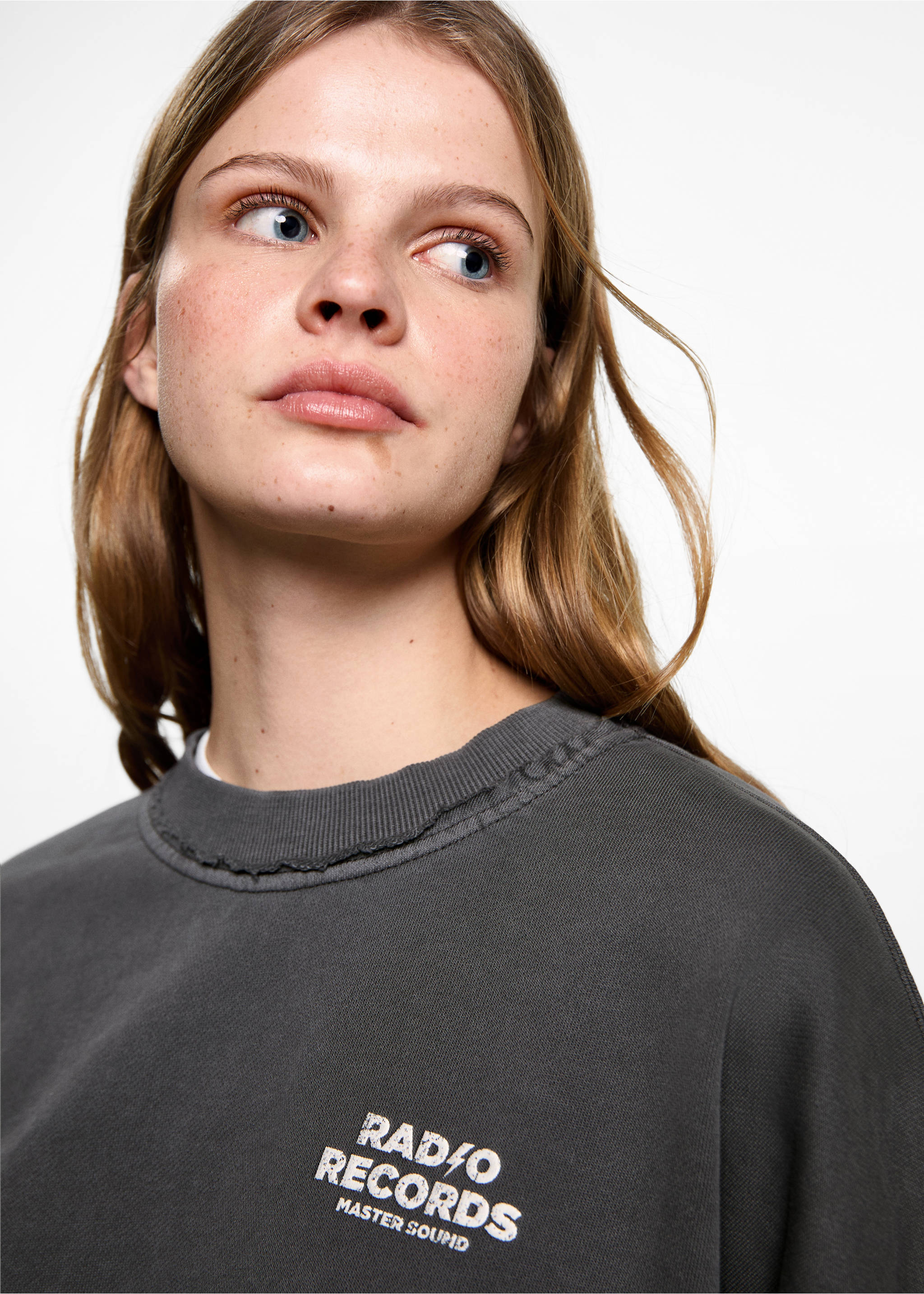 Sudadera efecto desgastado - Detalle del artículo 1, Gris antracita. Ref: 87061515-00.