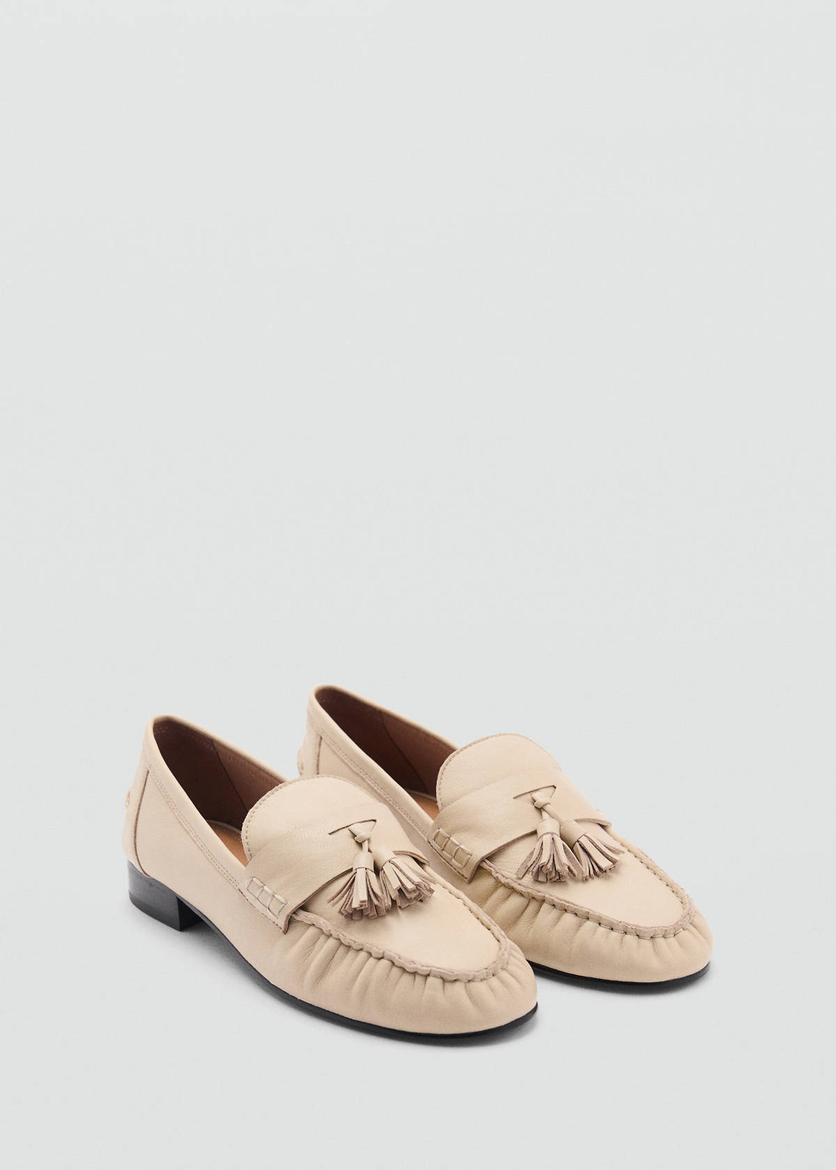Leather moccasins with tassels — Beige