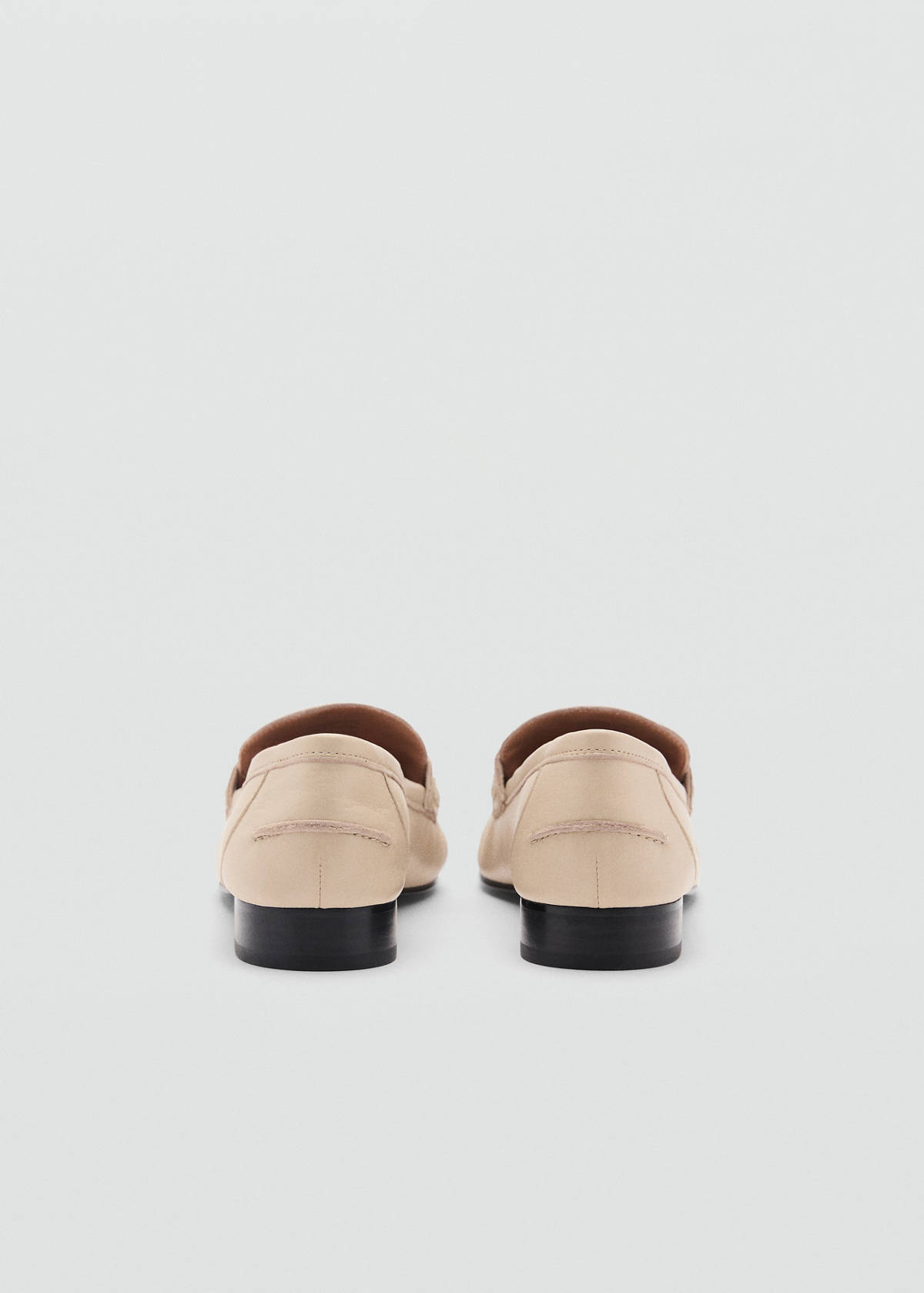 Leather moccasins with tassels — Beige