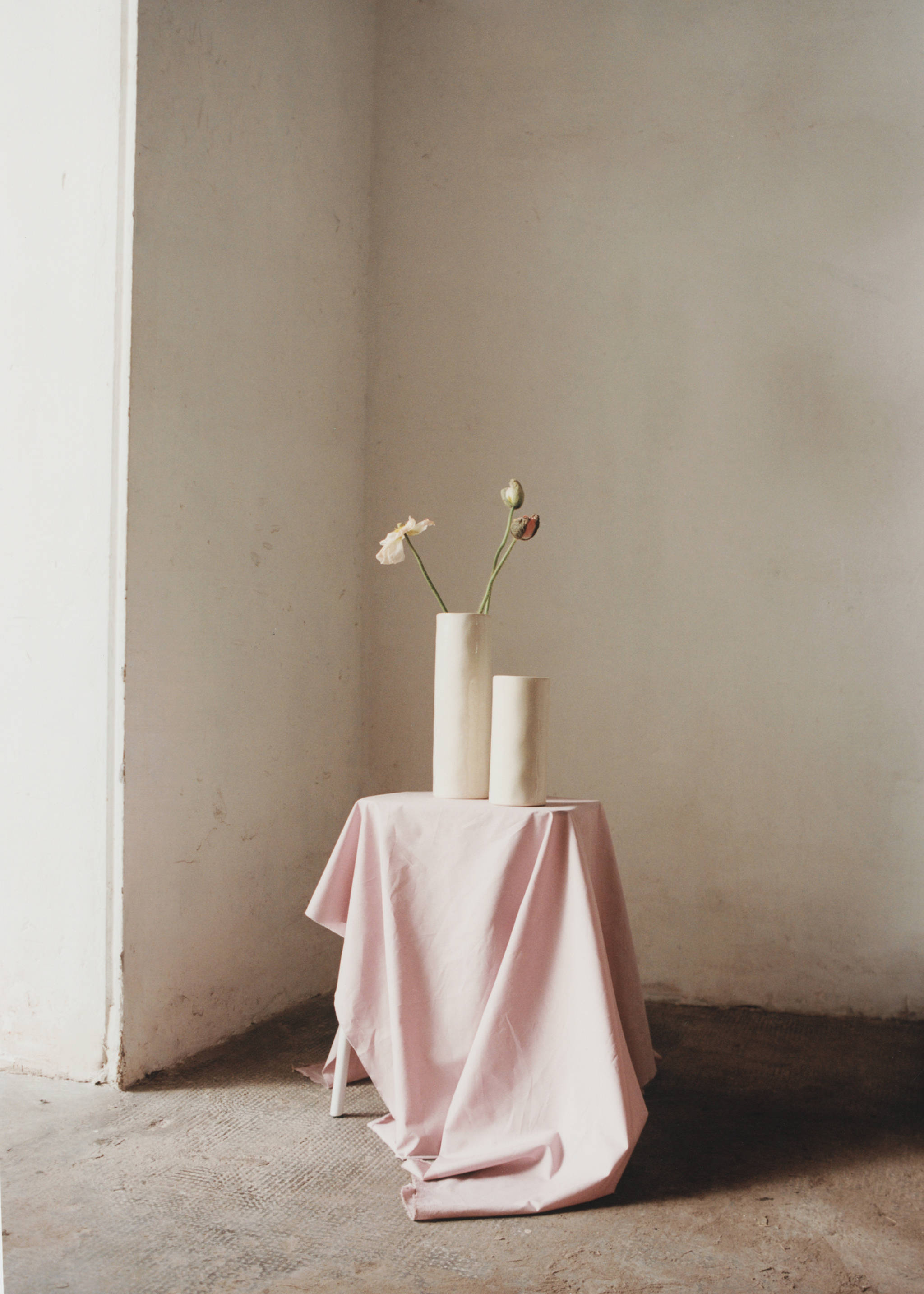 Medium cylindrical stoneware vase - Details of the article 6