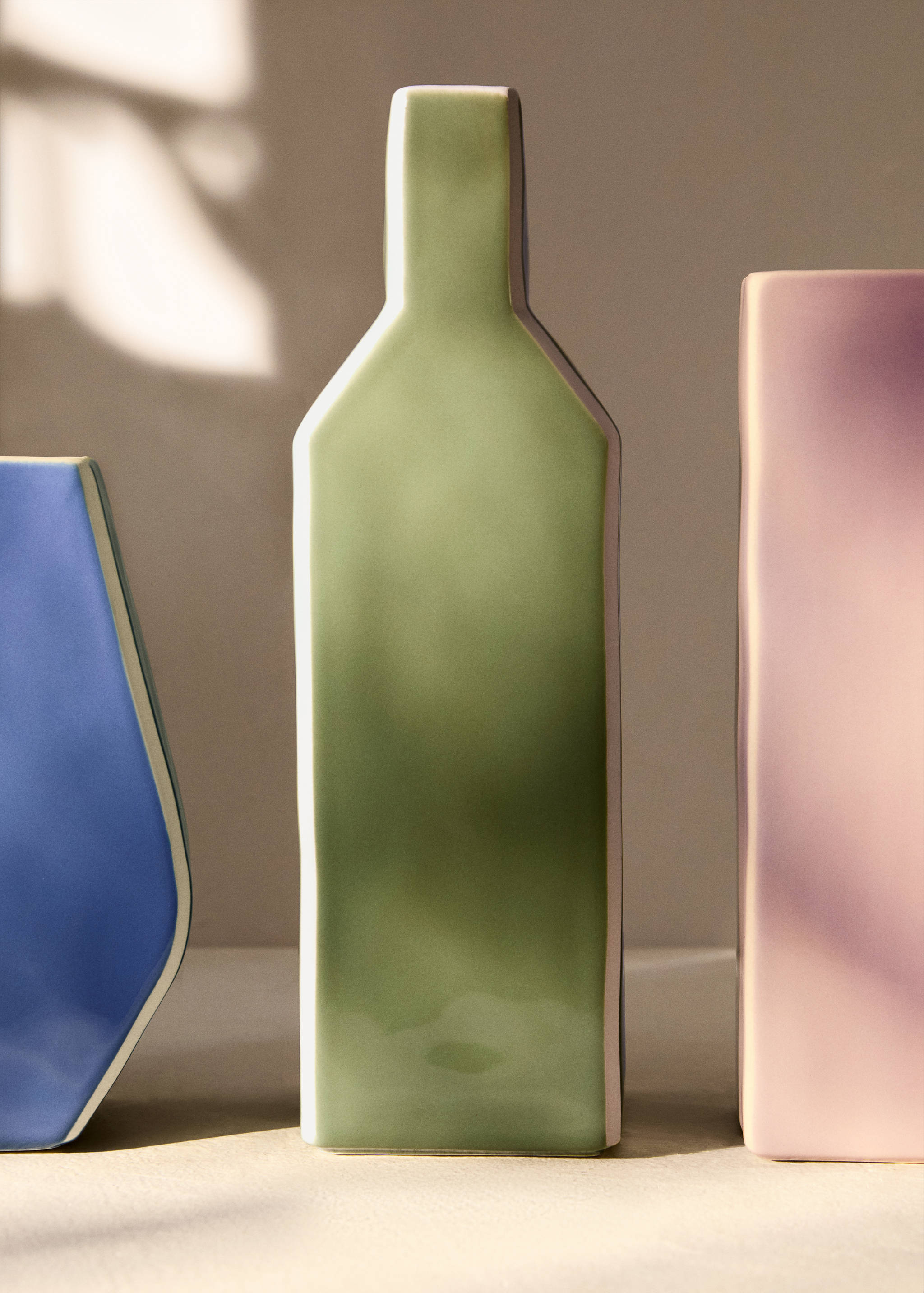 Vase en grès motif bouteille - Plan général