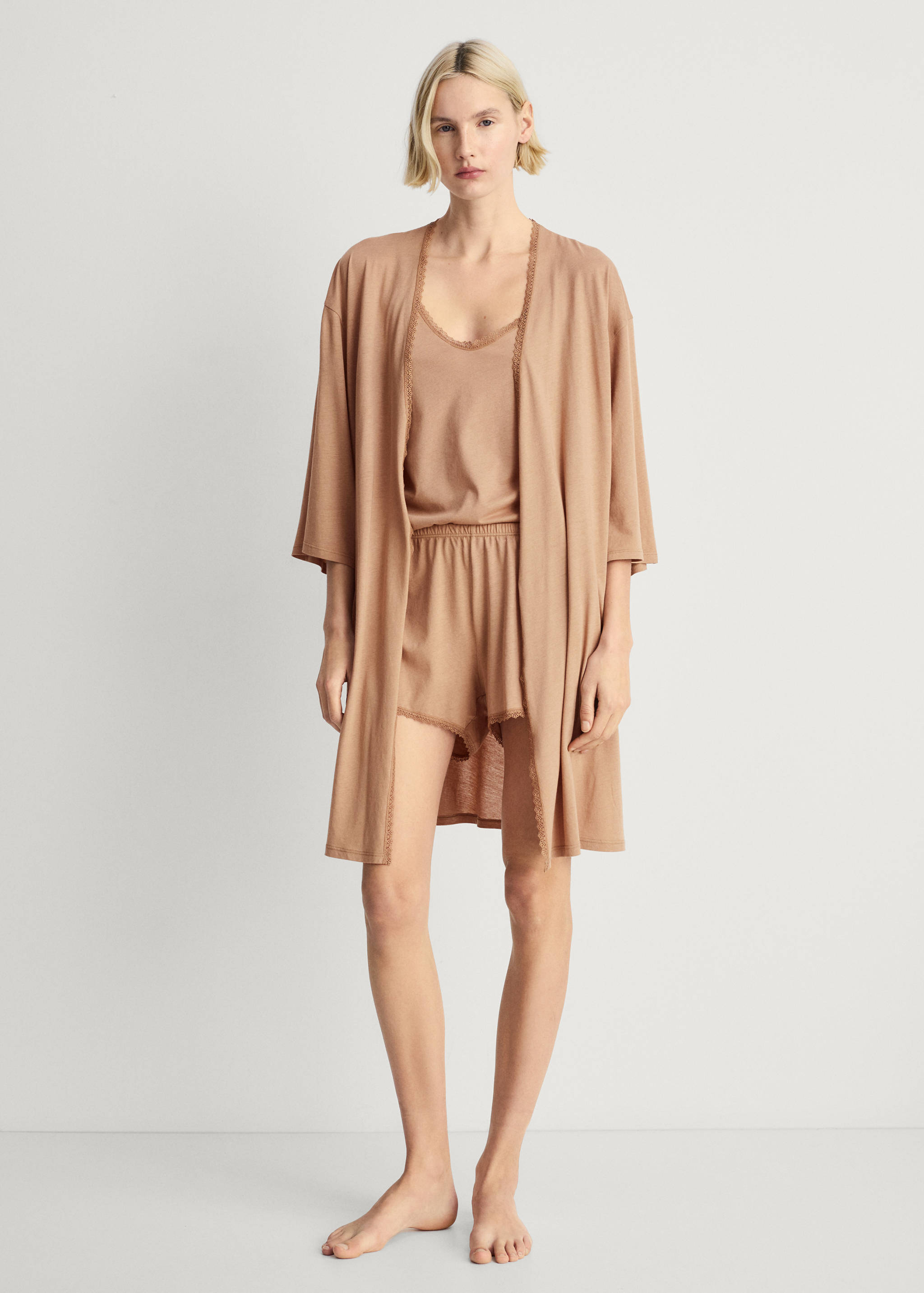 Morgonrock i bomull med kontrastfärgad spets - Allmän bild