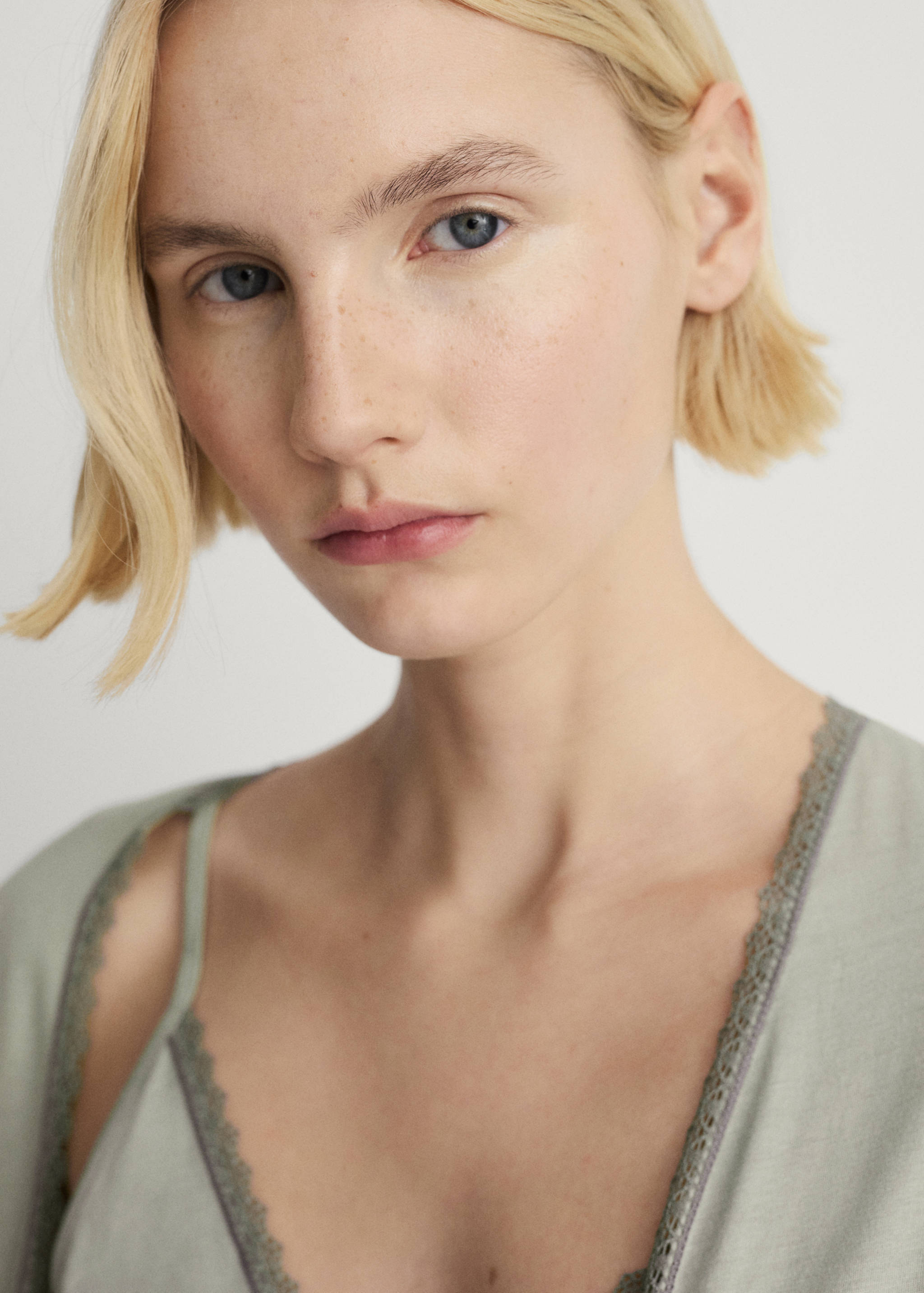 Robe de chambre en coton à dentelle contrastée - Détail de l'article 1