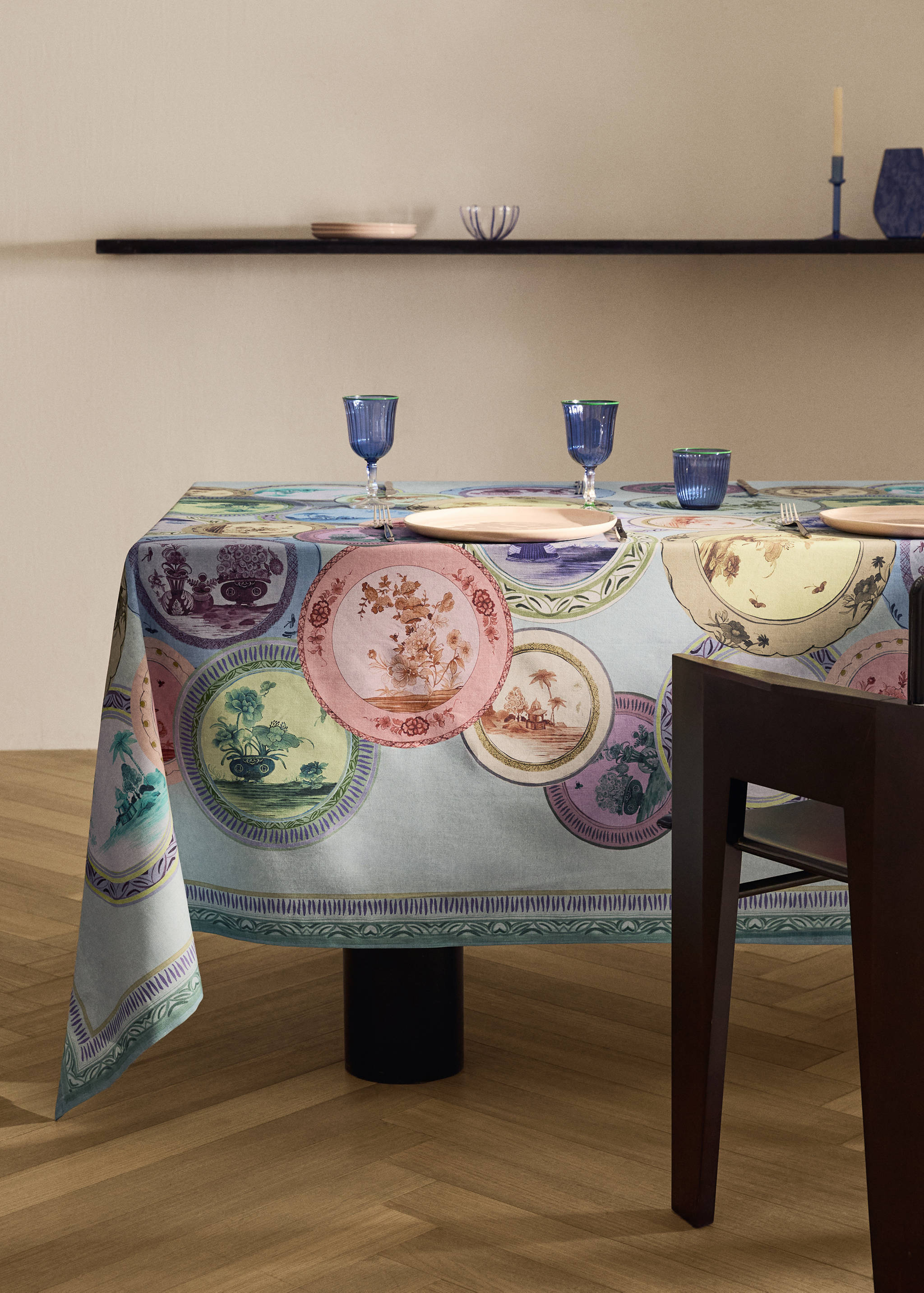 Cotton tablecloth with plate print for 6 to 8 diners - General plane