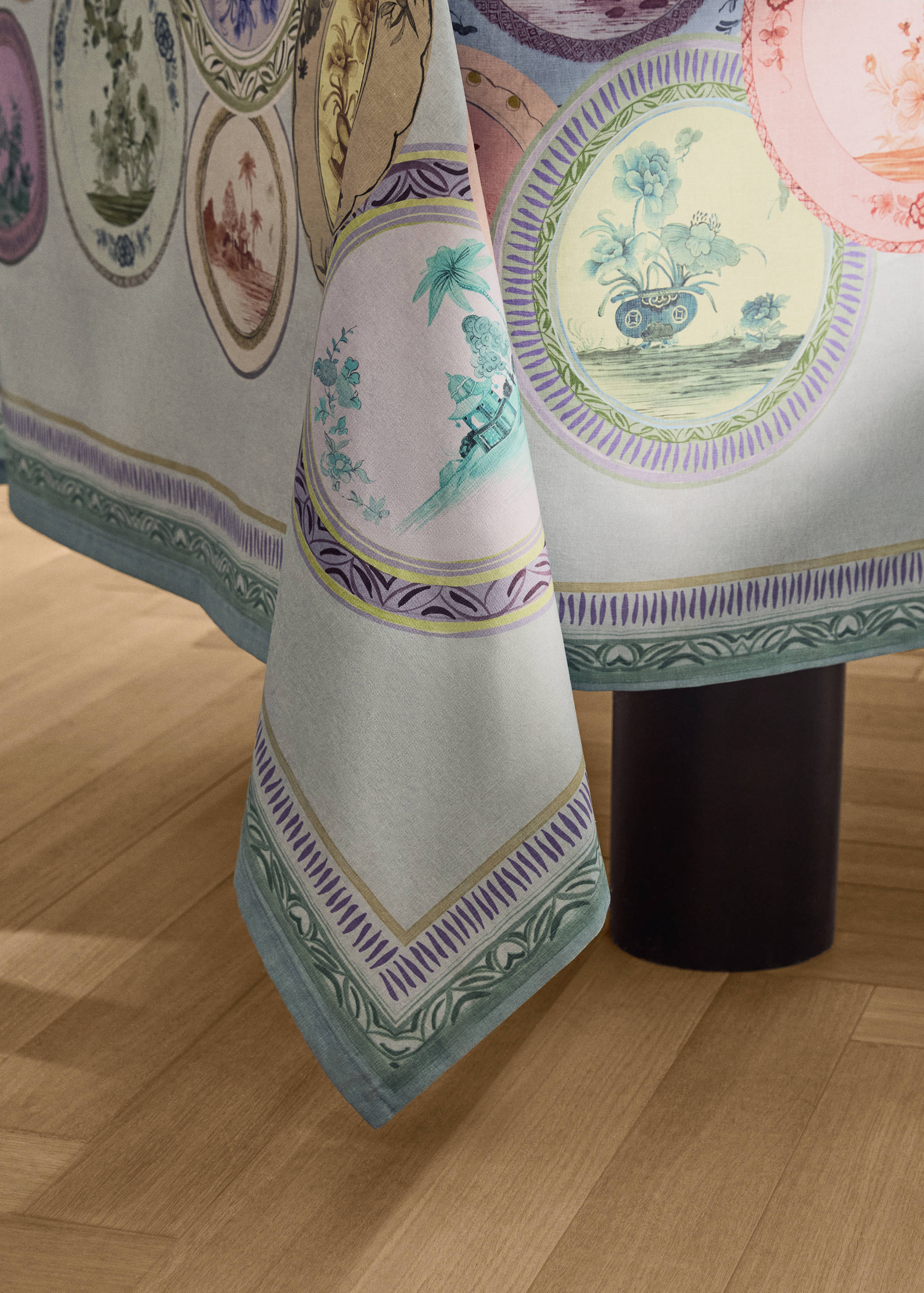 Cotton tablecloth with plate print for 6 to 8 diners - Details of the article 7