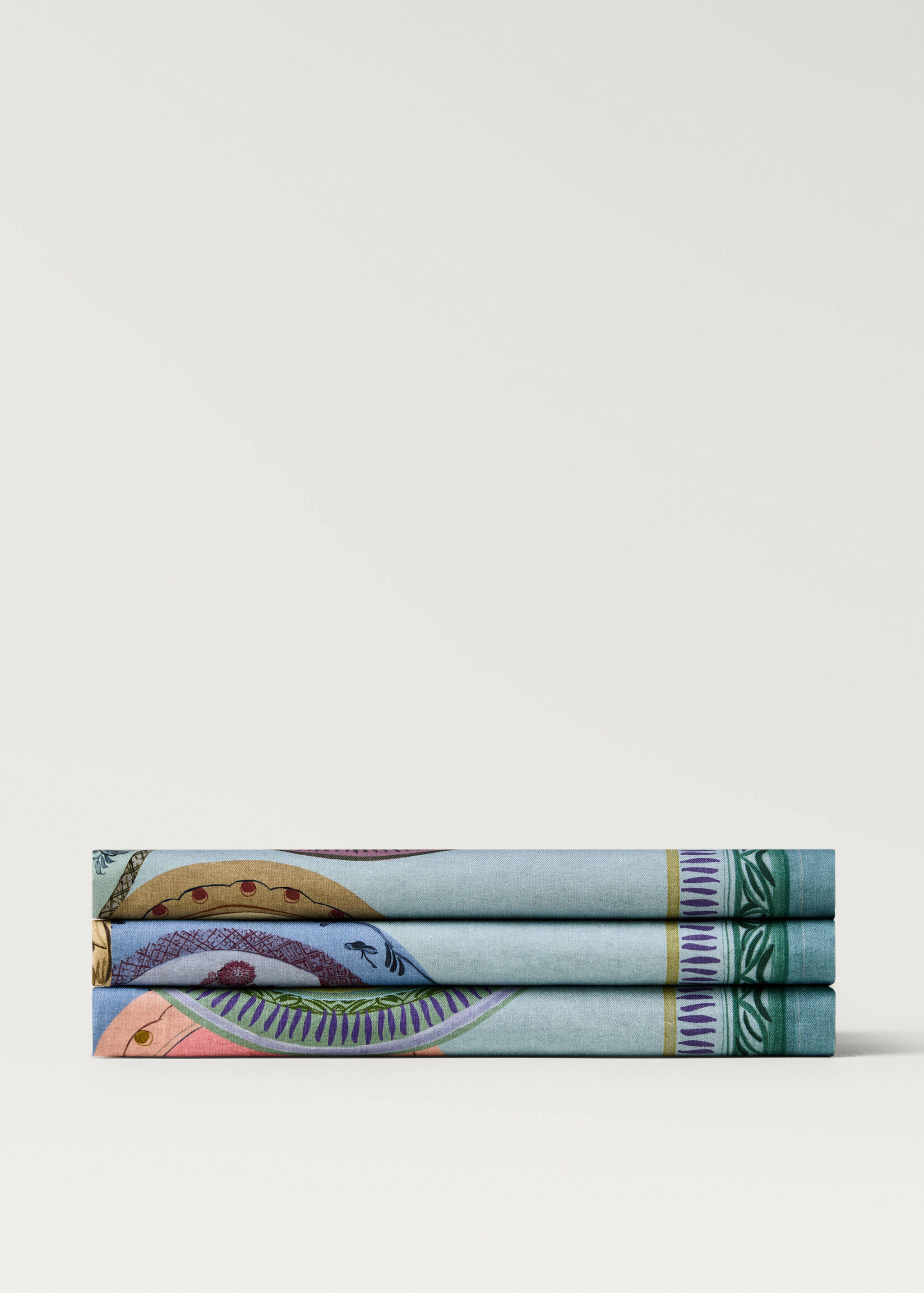 Cotton tablecloth with plate print for 6 to 8 diners - Article without model