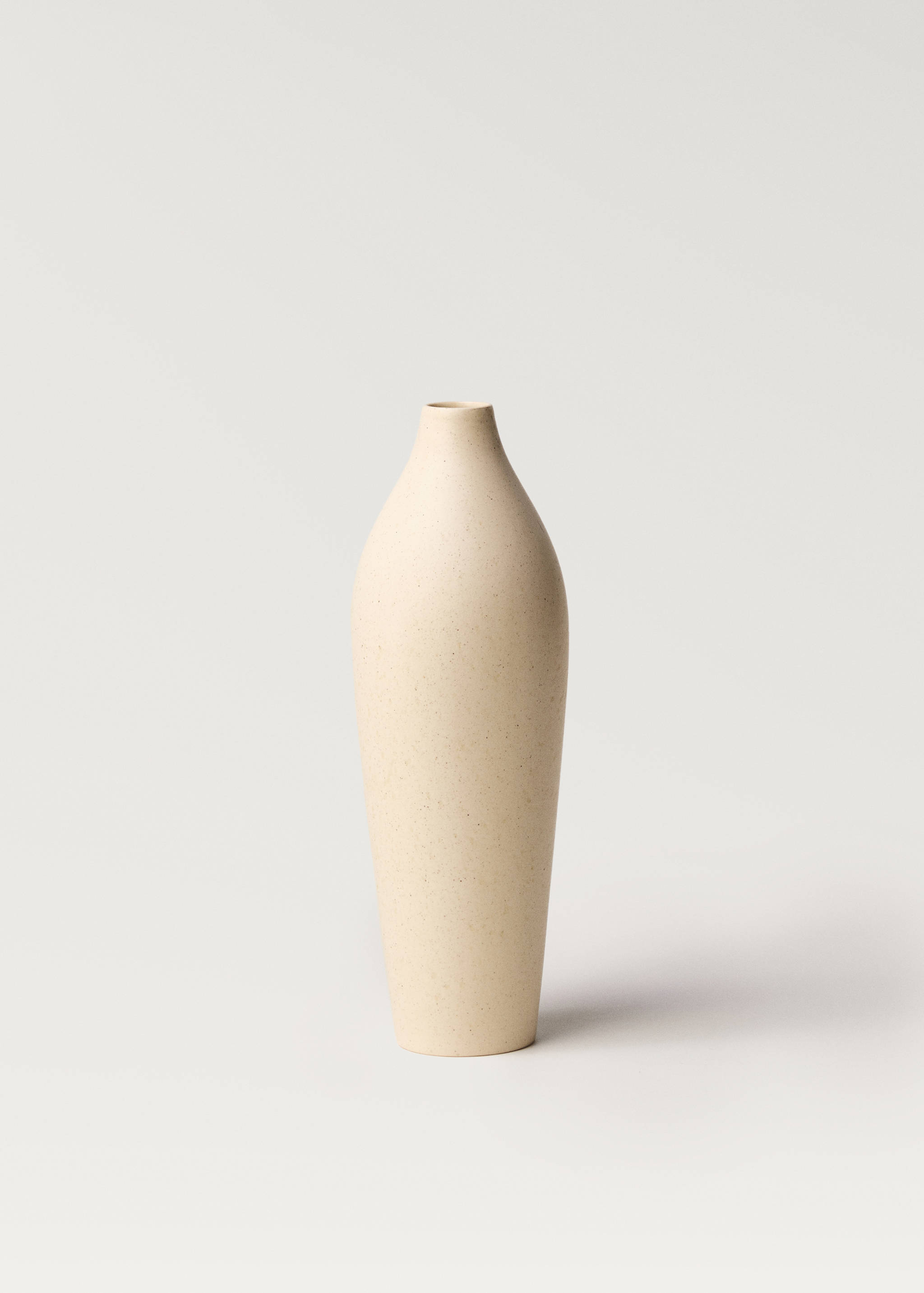 Medium elongated design earthenware vase - Article without model