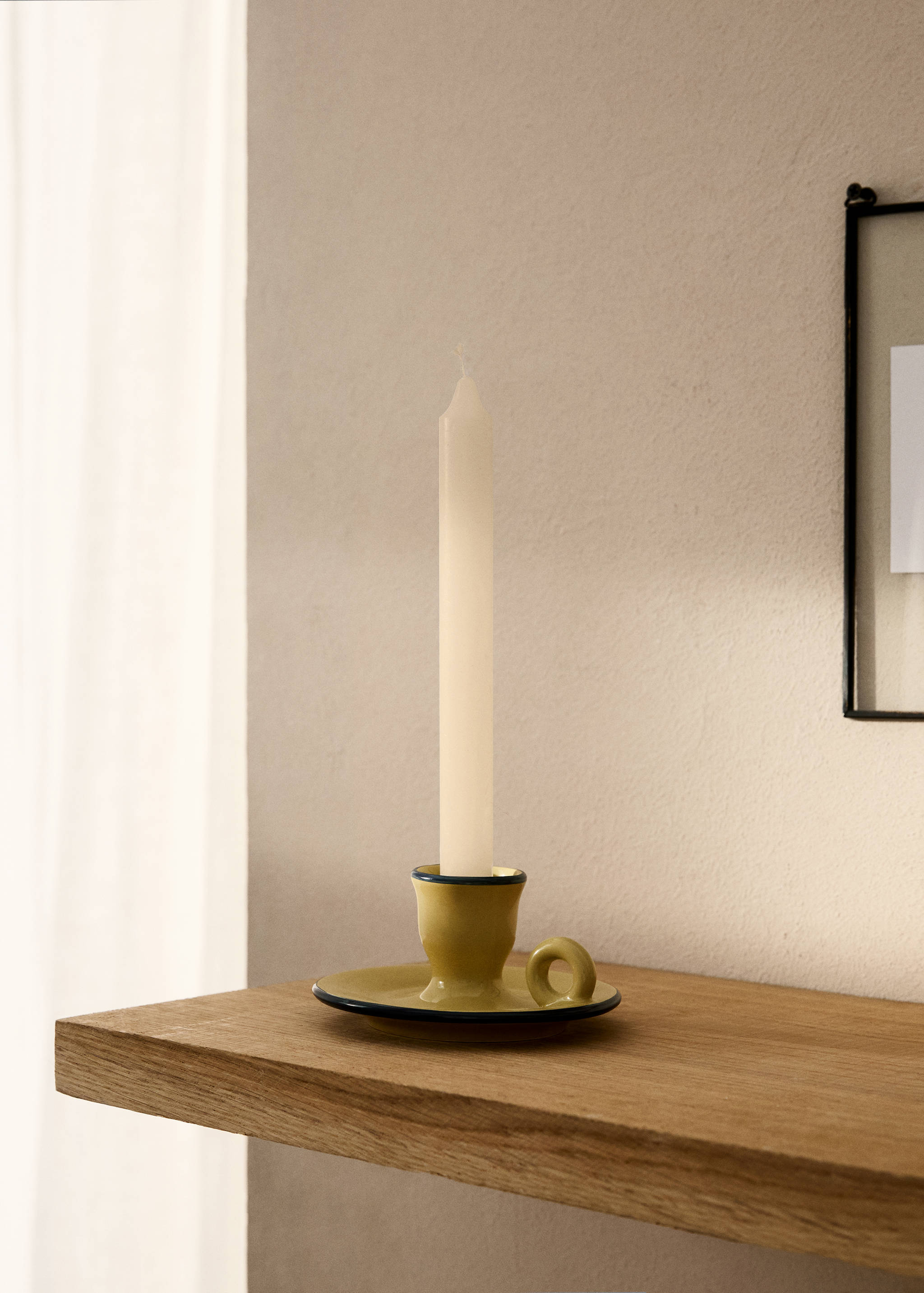 Färgad ljusstake i keramik med kant - Allmän bild