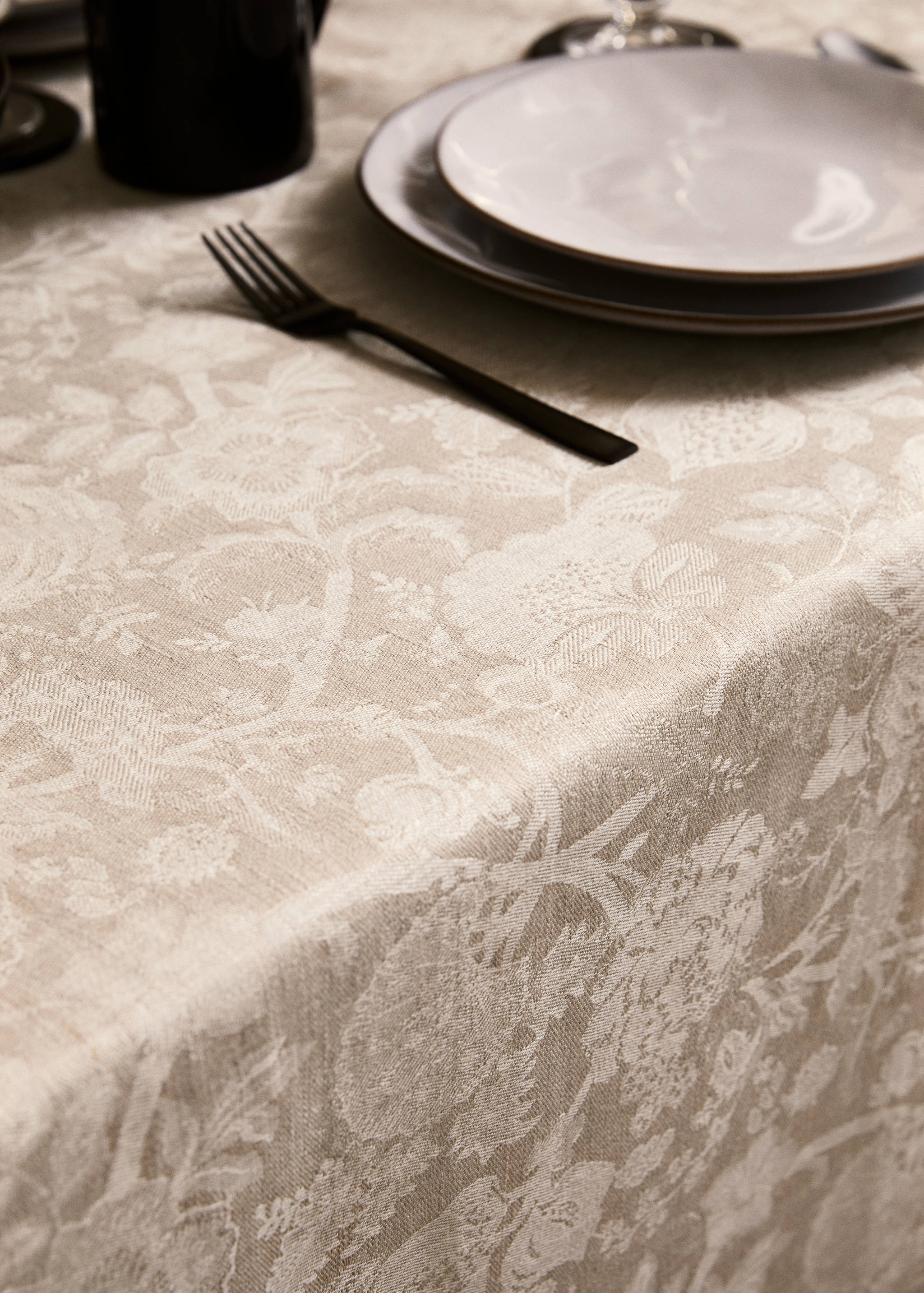 Obrus z lnianego żakardu w kwiaty z koronkową tasiemką dla 6-8 osób - Szczegóły artykułu 7