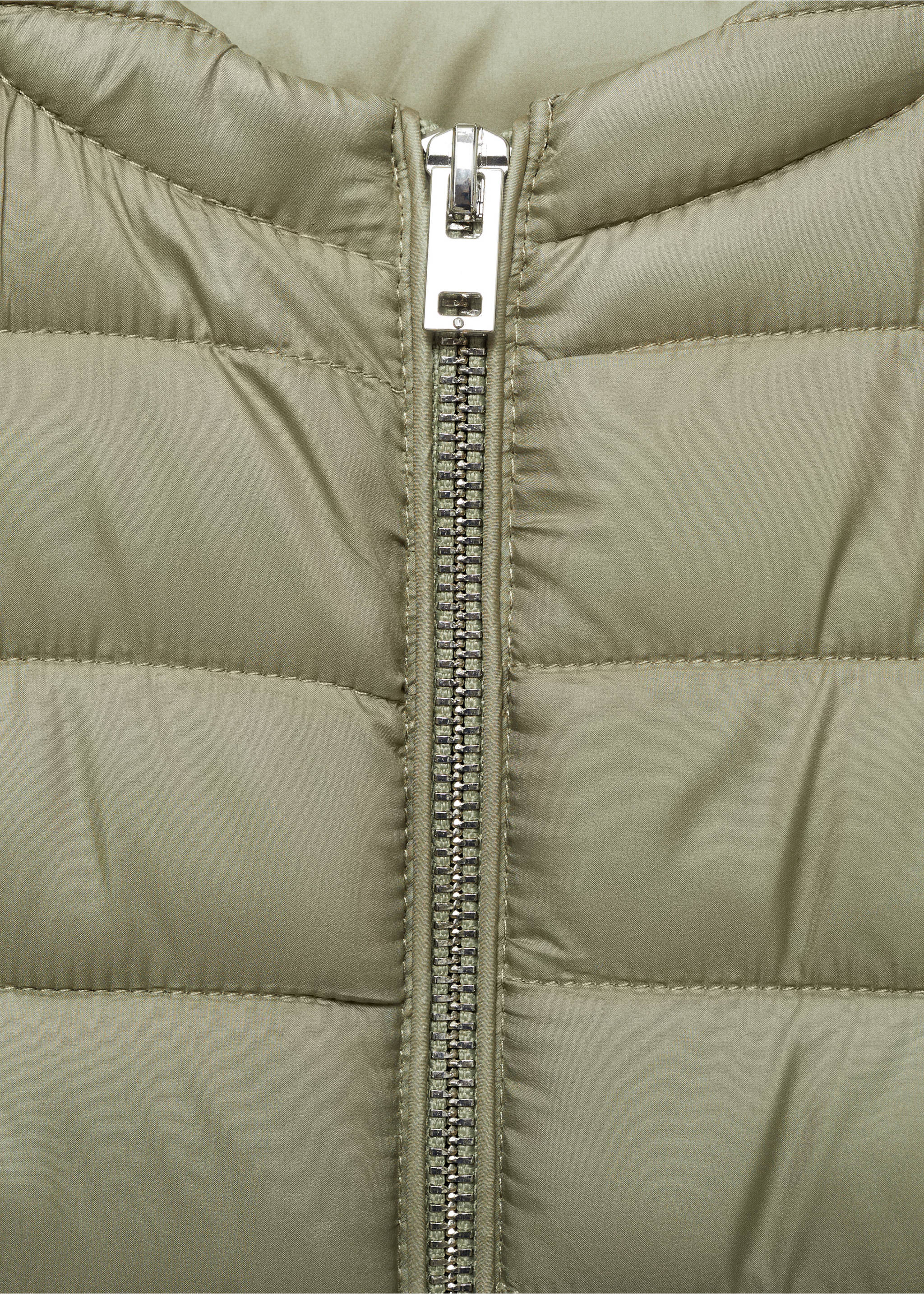 Quilted vest - Details of the article 8, Pastel Green. Ref: 87063269-00.