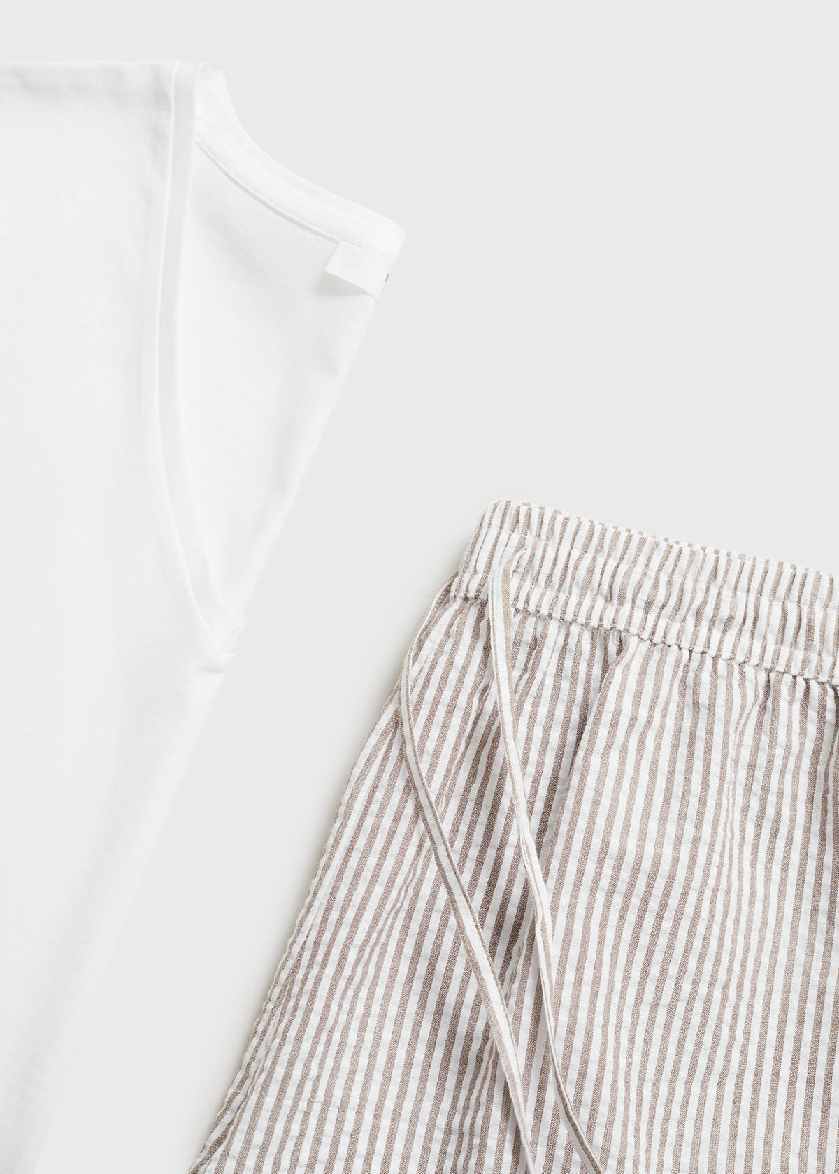 Two-piece striped seersucker pyjama shorts — Medium Brown