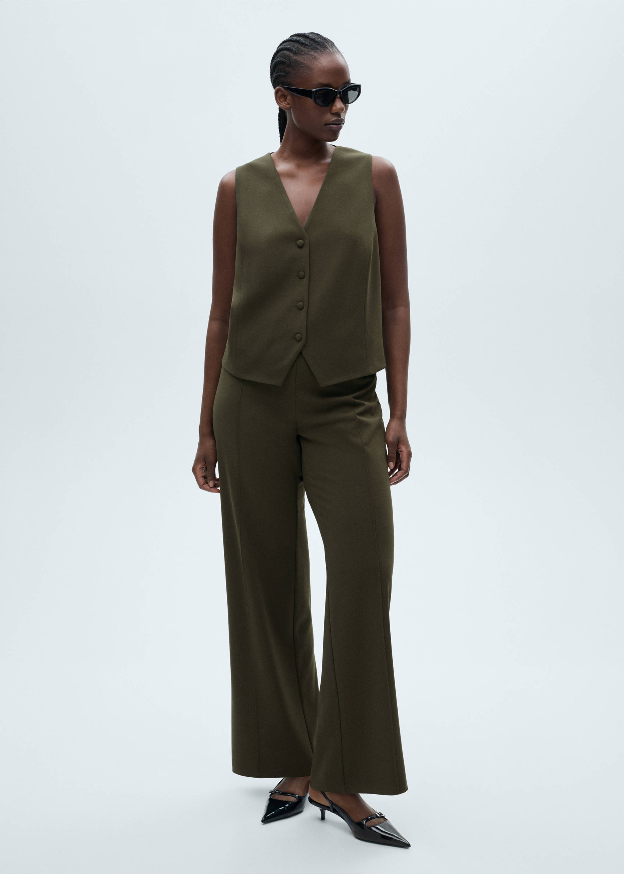 Suit vest with buttons - Details of the article 3, Khaki. Ref: 87063279-00.