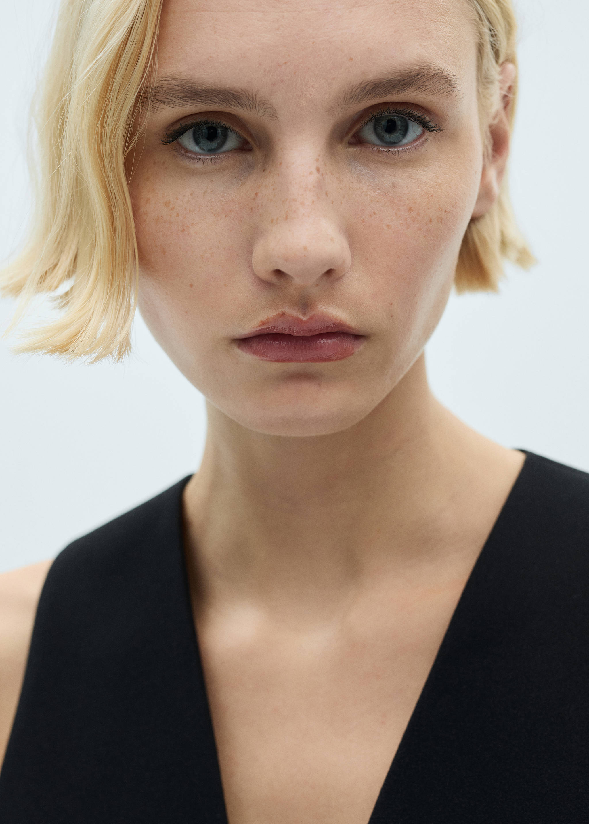 Suit waistcoat with buttons - Details of the article 1