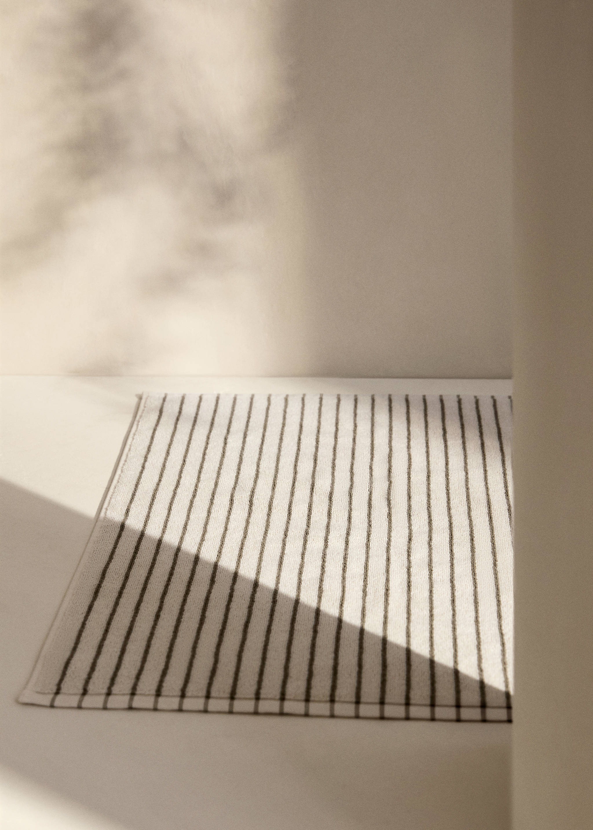 Two-tone striped bath mat - General plane