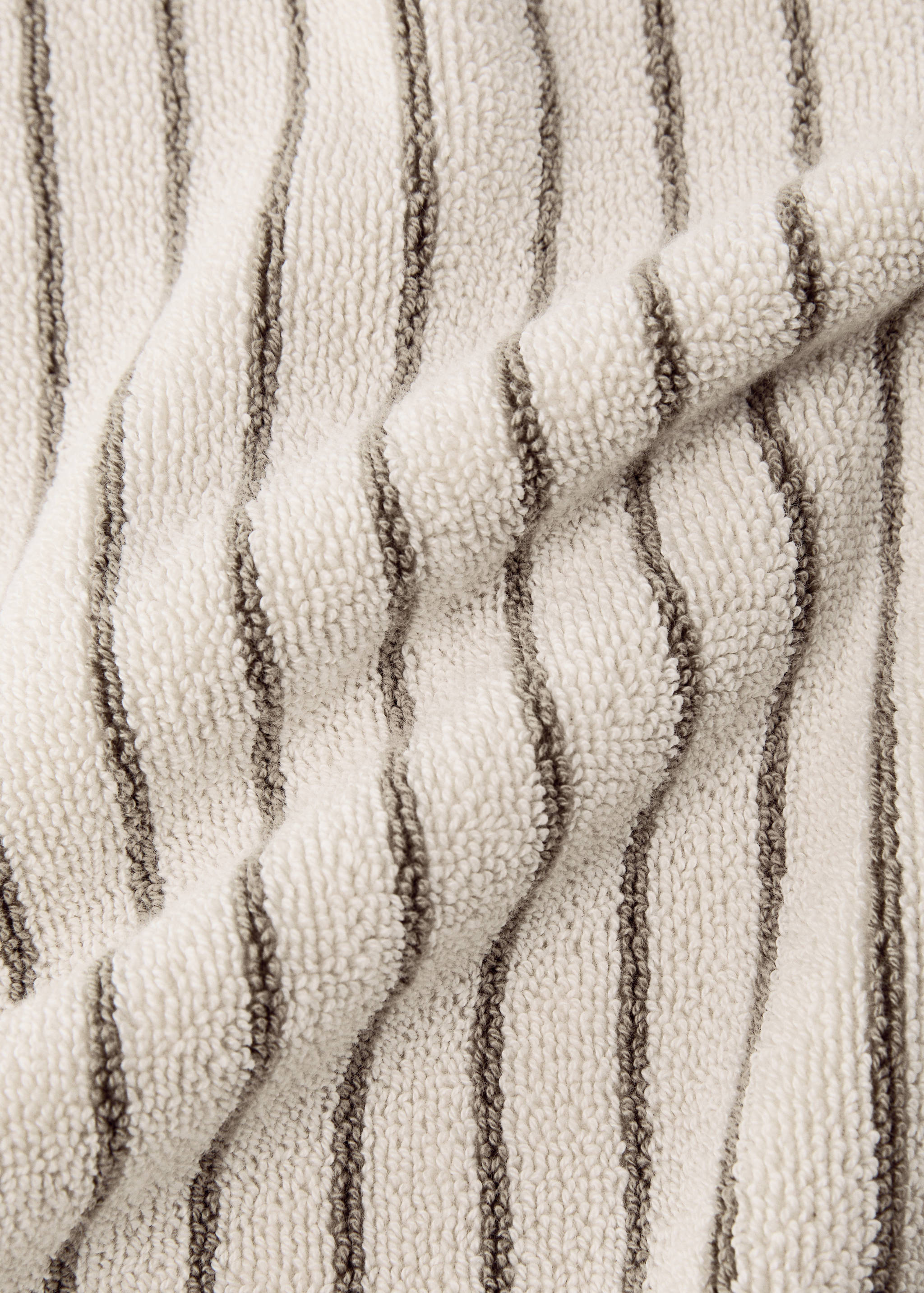 Two-tone striped bath mat - Details of the article 1